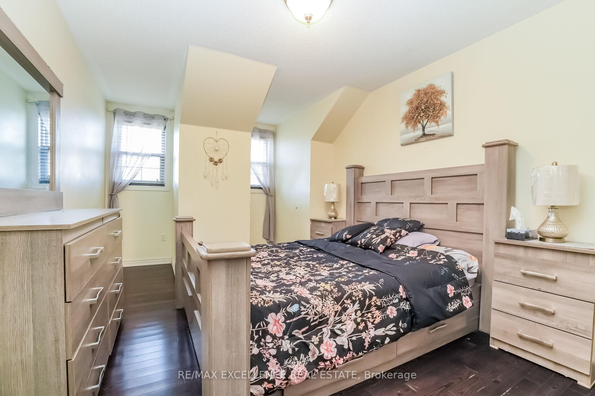 Photo 26 of 78 Brentcliff Drive, Brampton, Fletcher's Meadow — HOMEH