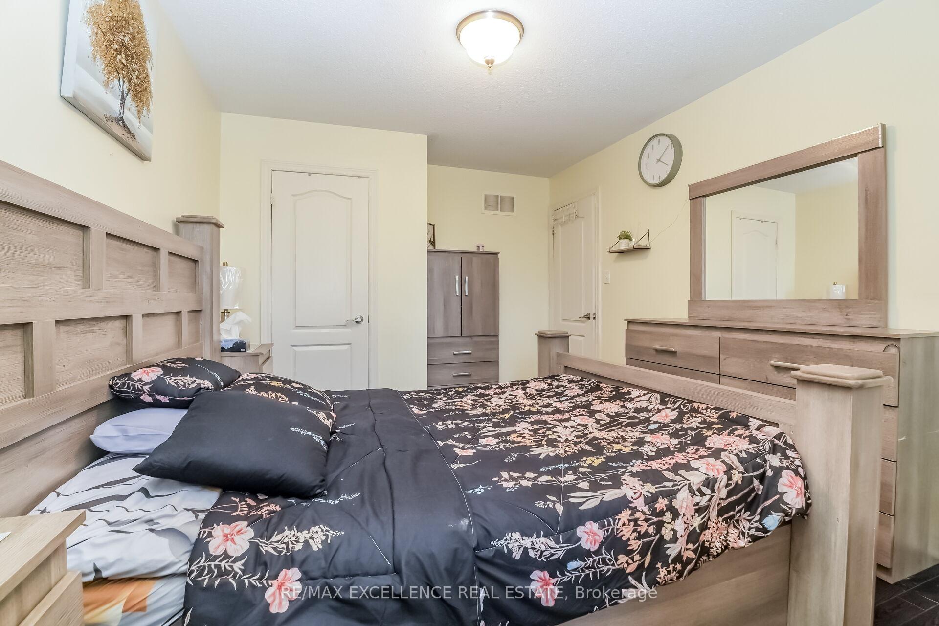 Photo 27 of 78 Brentcliff Drive, Brampton, Fletcher's Meadow — HOMEH
