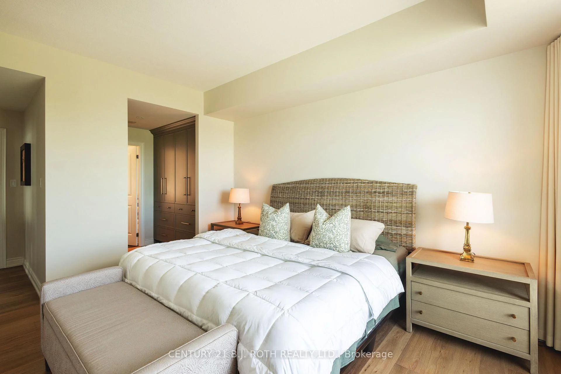 Photo 41 of Unit 904, 33 Ellen Street, Barrie, City Centre — HOMEH