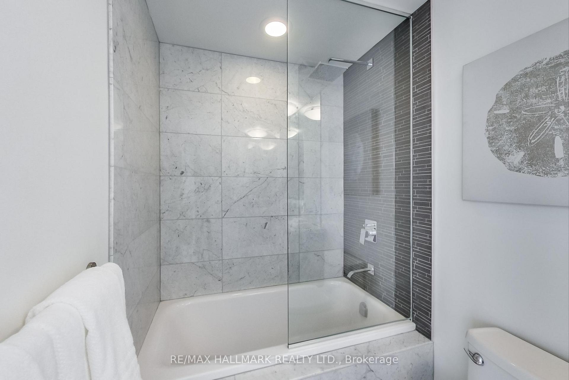 Photo 6 of Unit 2107, 32 Davenport Road, Toronto, The Annex — HOMEH
