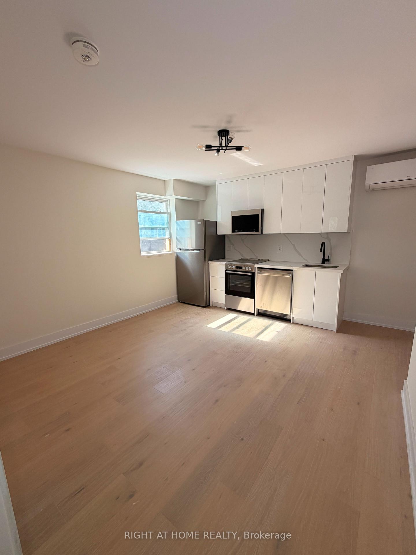 Photo of Unit 201, 3384 Lake Shore Boulevard W