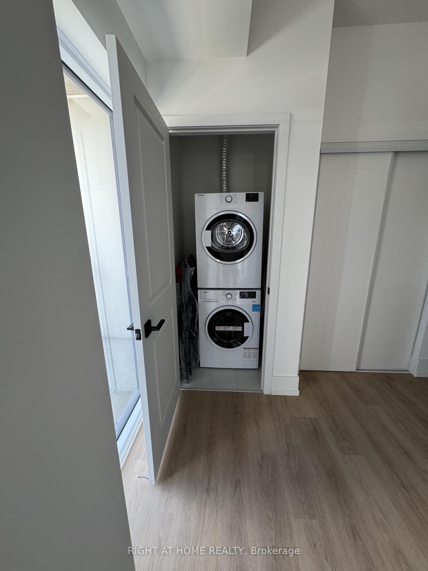 Photo 4 of Unit 808, 206 King Street W, Hamilton, Central — HOMEH