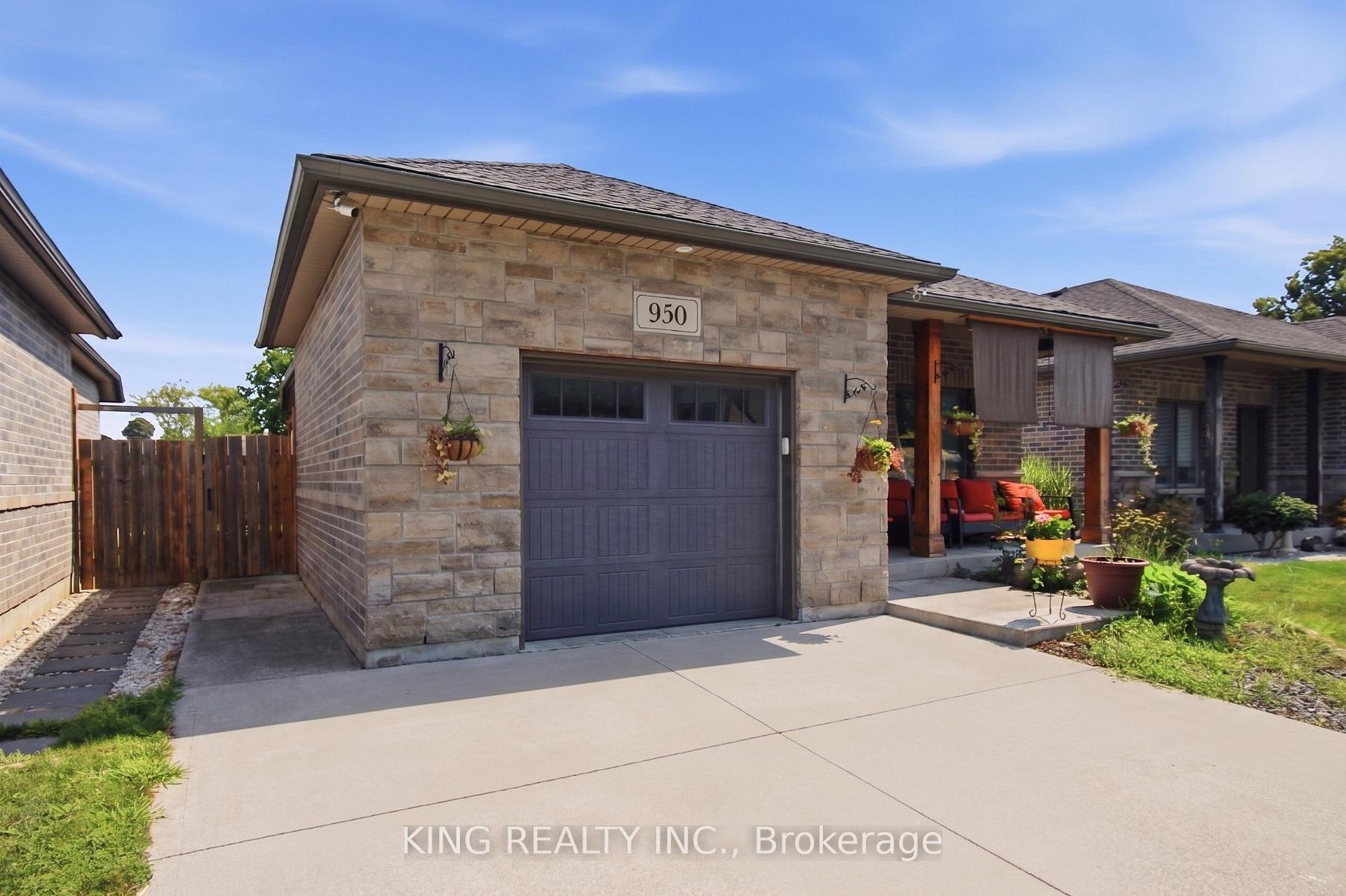Photo 4 of 950 Ellrose Avenue, Windsor — HOMEH