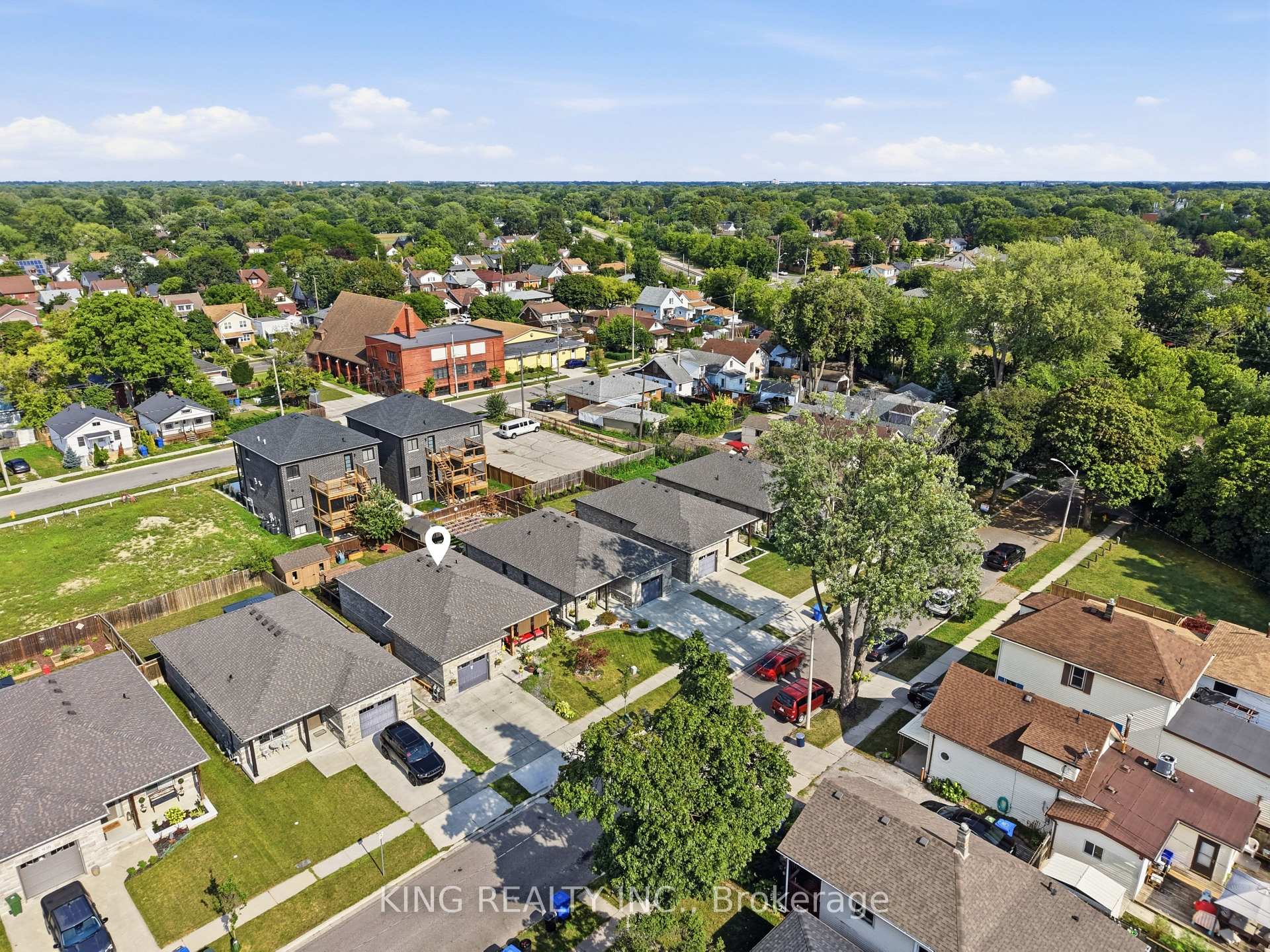 Photo 5 of 950 Ellrose Avenue, Windsor — HOMEH