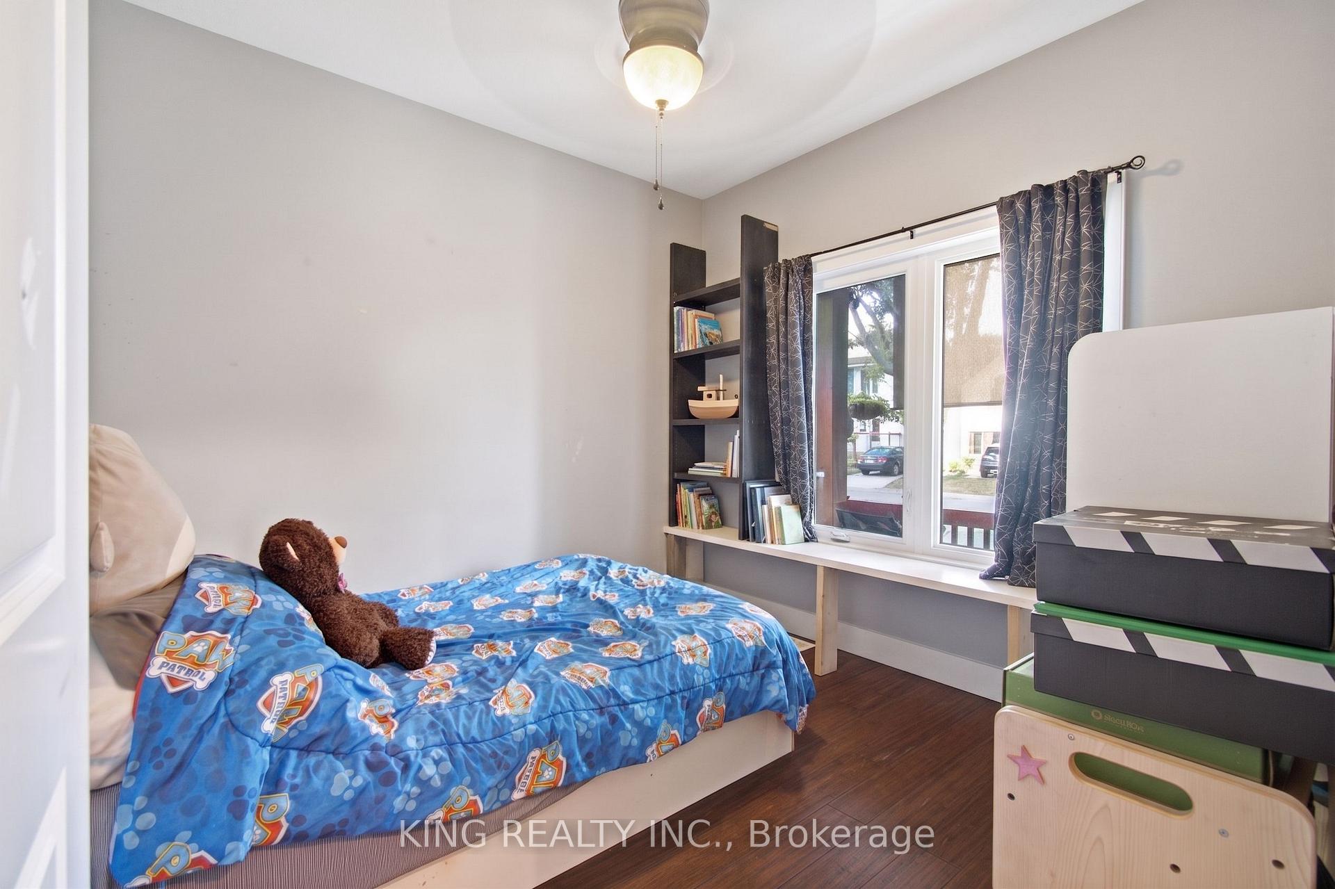 Photo 9 of 950 Ellrose Avenue, Windsor — HOMEH