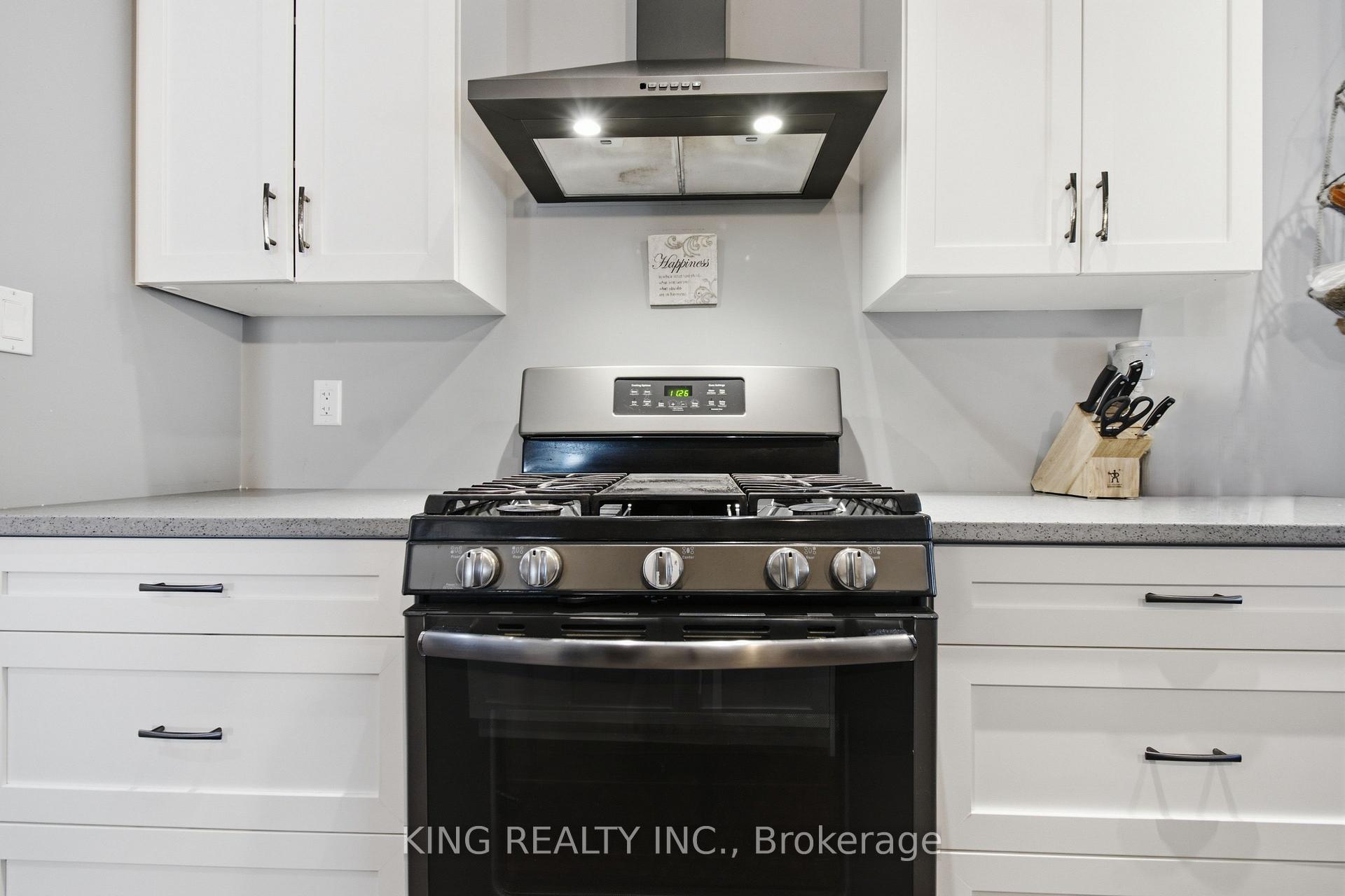 Photo 14 of 950 Ellrose Avenue, Windsor — HOMEH