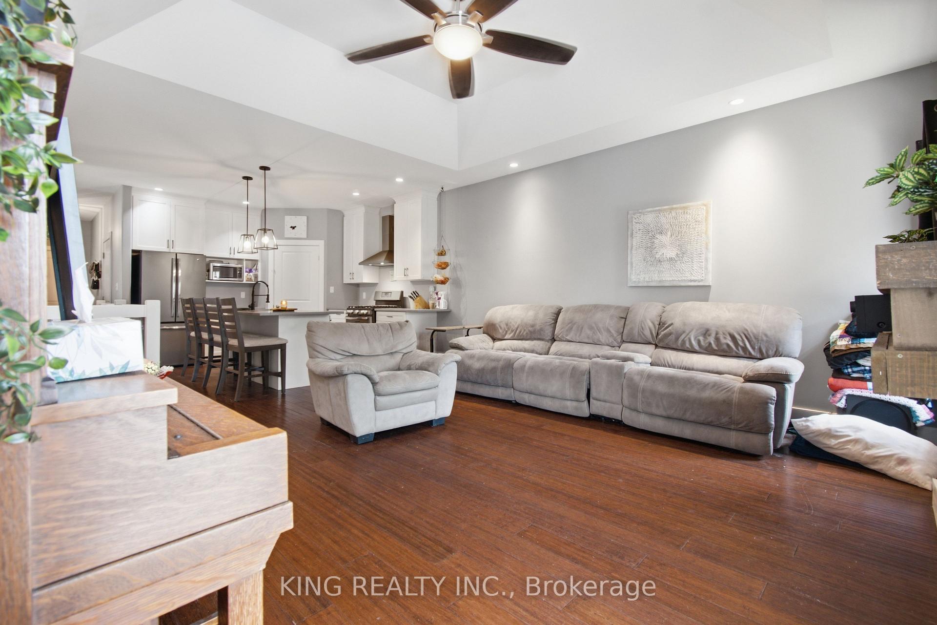Photo 17 of 950 Ellrose Avenue, Windsor — HOMEH