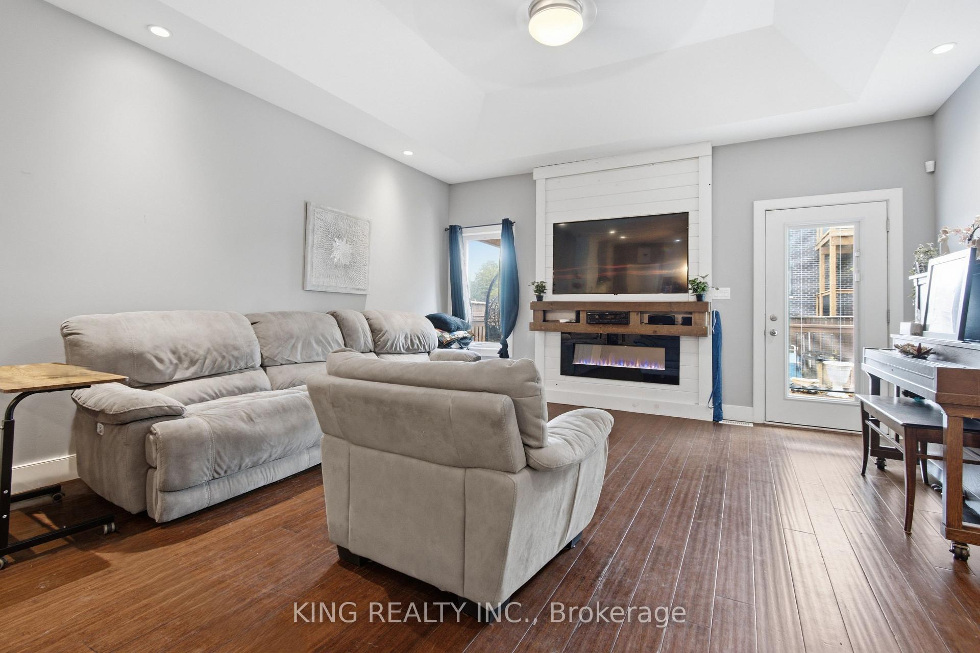 Photo 18 of 950 Ellrose Avenue, Windsor — HOMEH