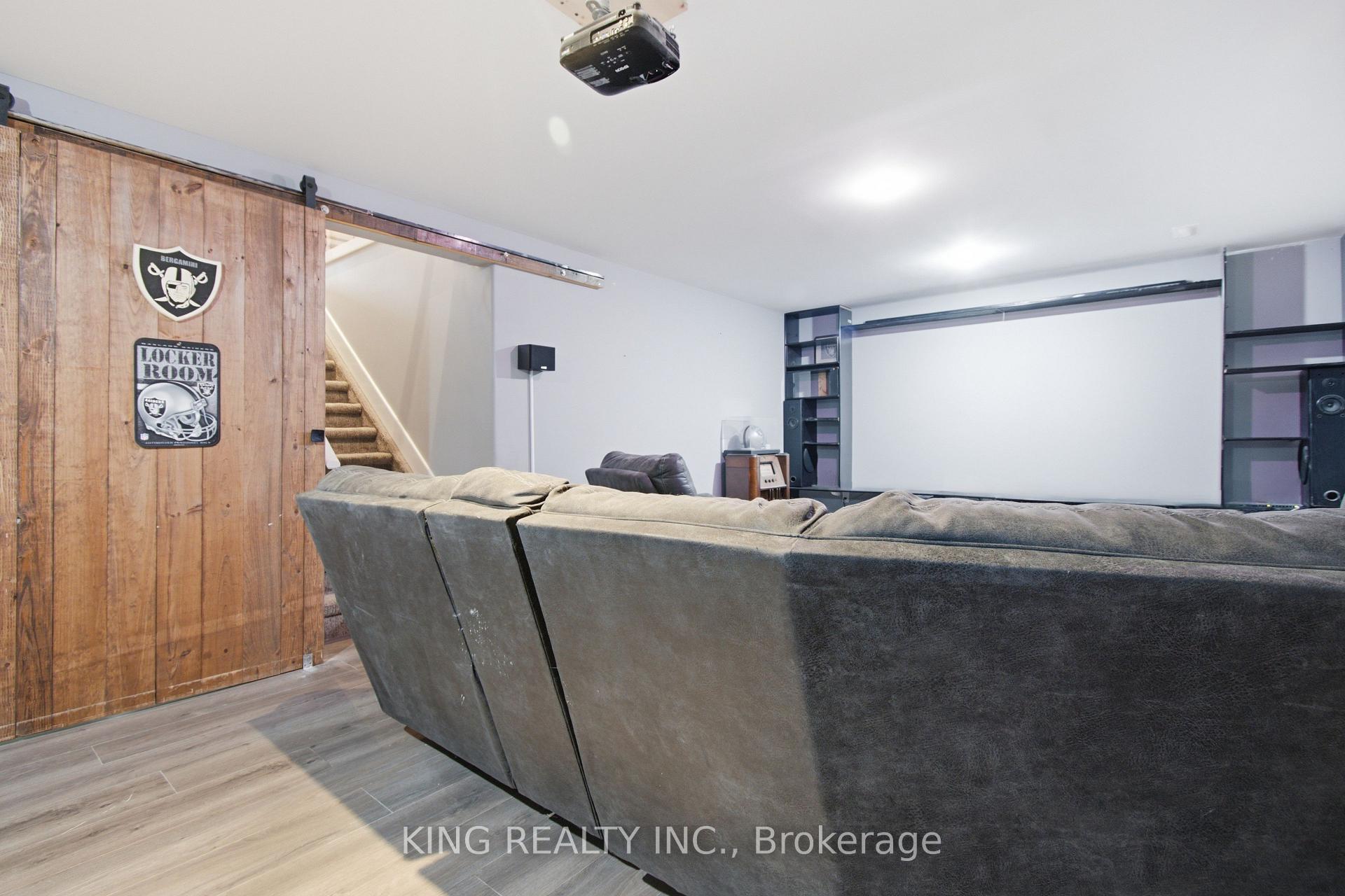 Photo 23 of 950 Ellrose Avenue, Windsor — HOMEH