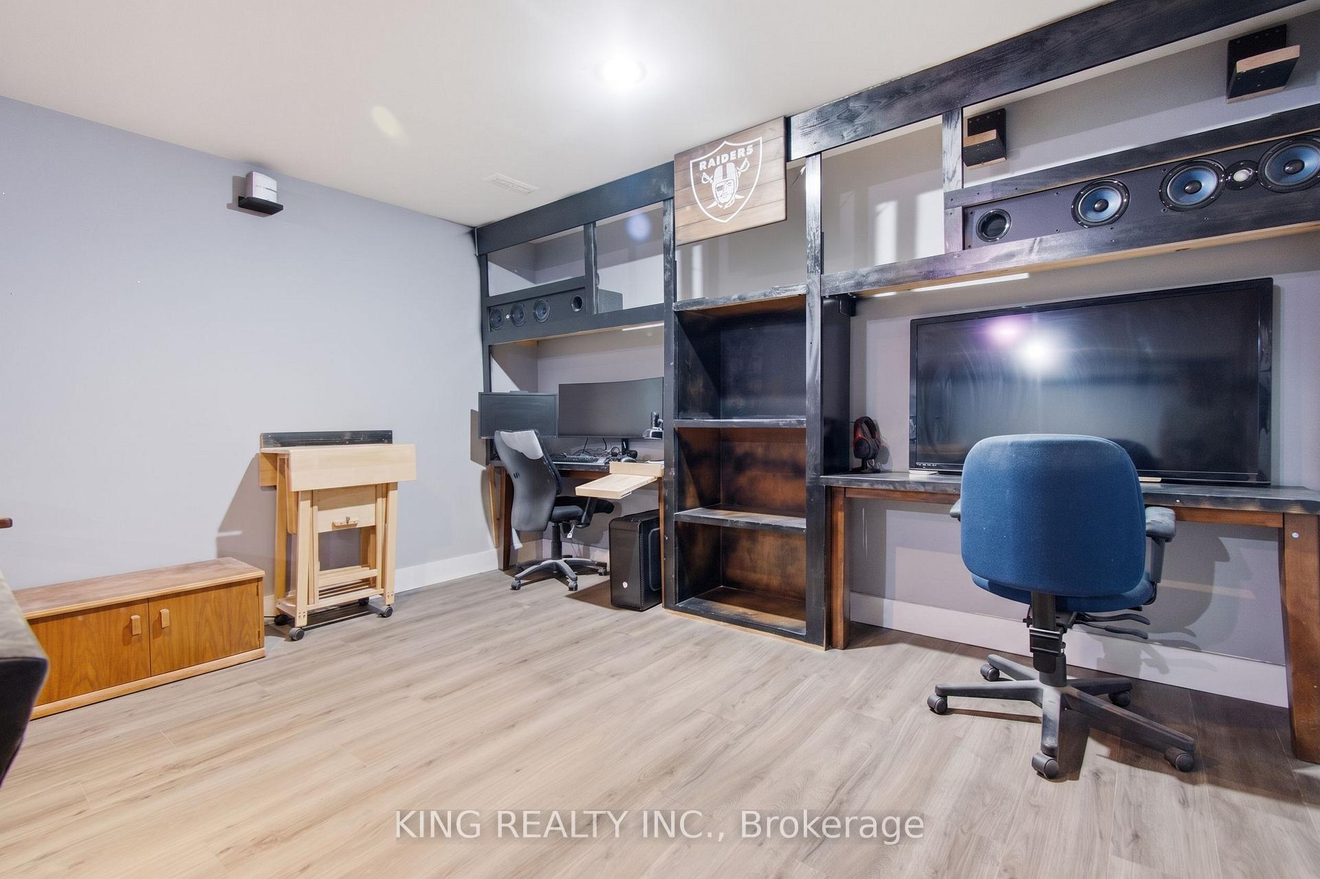 Photo 25 of 950 Ellrose Avenue, Windsor — HOMEH
