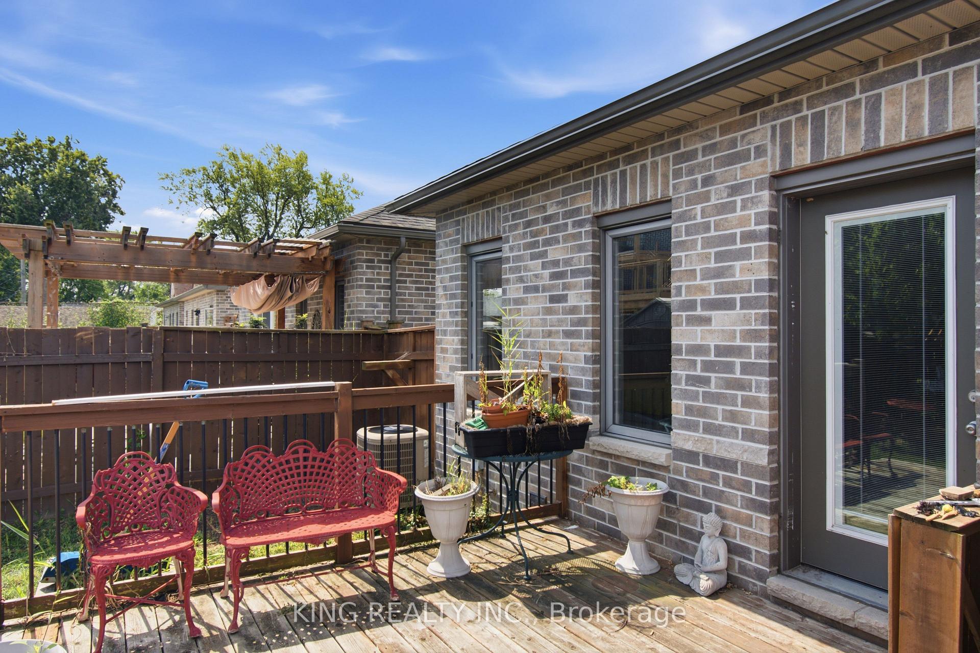 Photo 32 of 950 Ellrose Avenue, Windsor — HOMEH