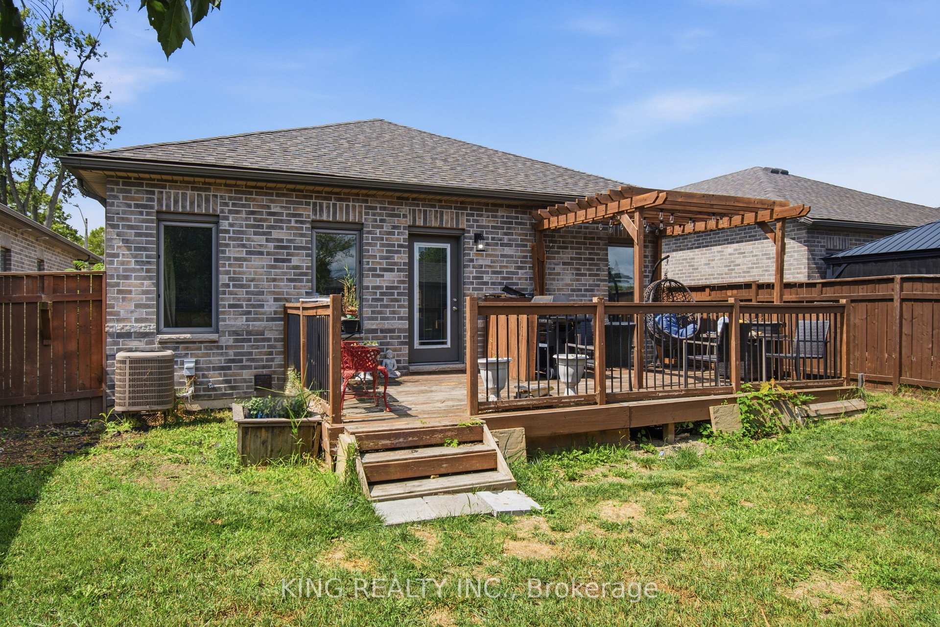 Photo 33 of 950 Ellrose Avenue, Windsor — HOMEH
