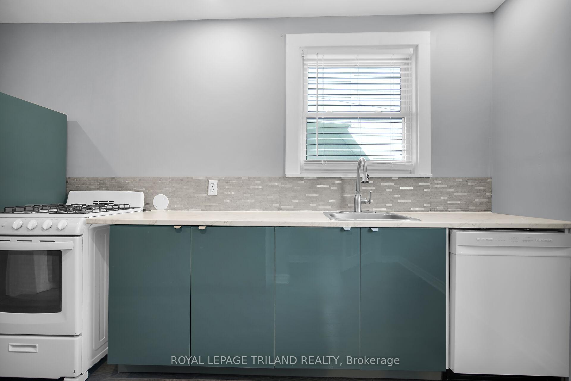 Photo 3 of Unit 1, 122 Centre Street, St. Thomas — HOMEH