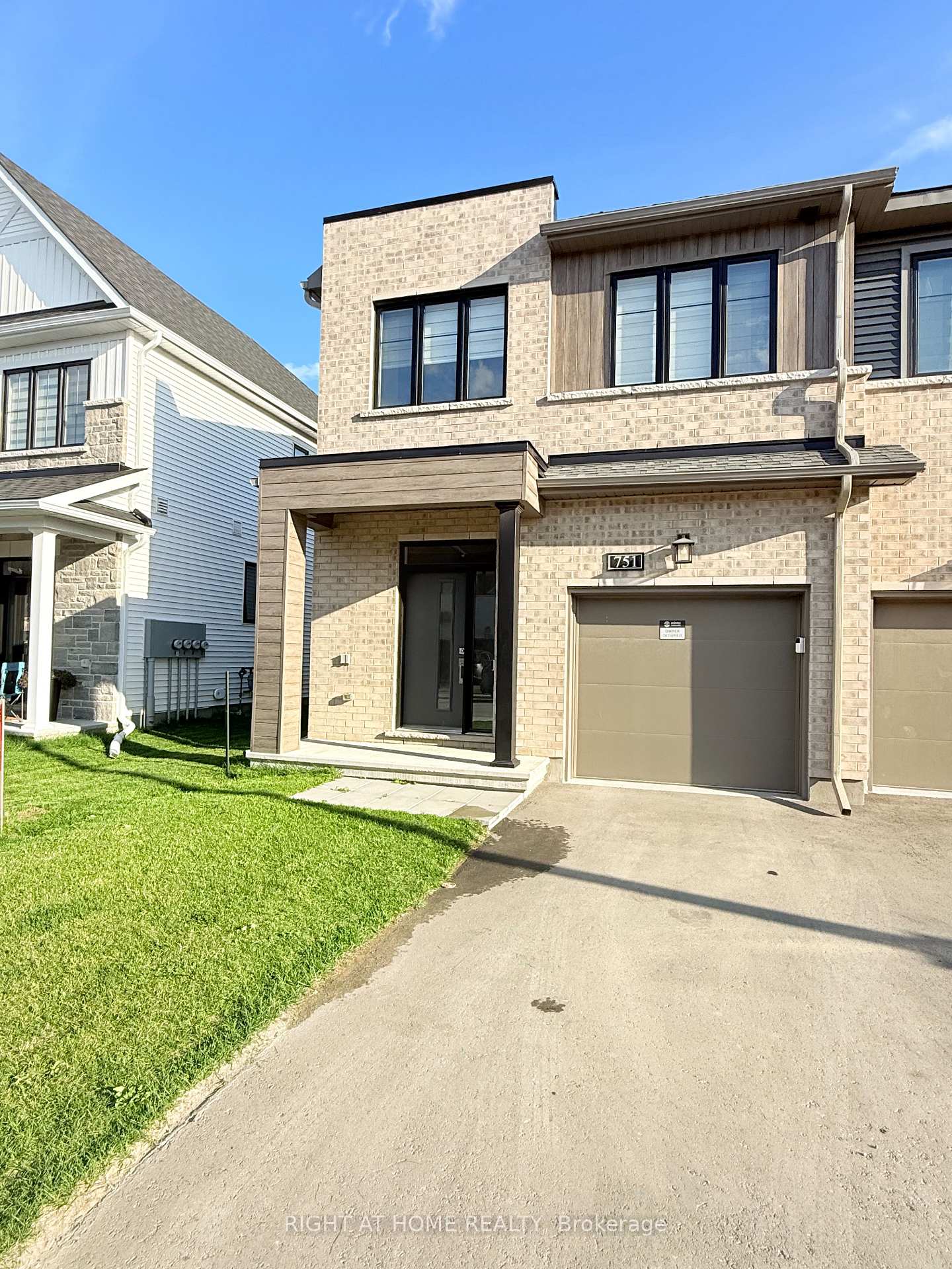 Photo 3 of 751 Fairline Row, Ottawa, Stittsville (North) — HOMEH