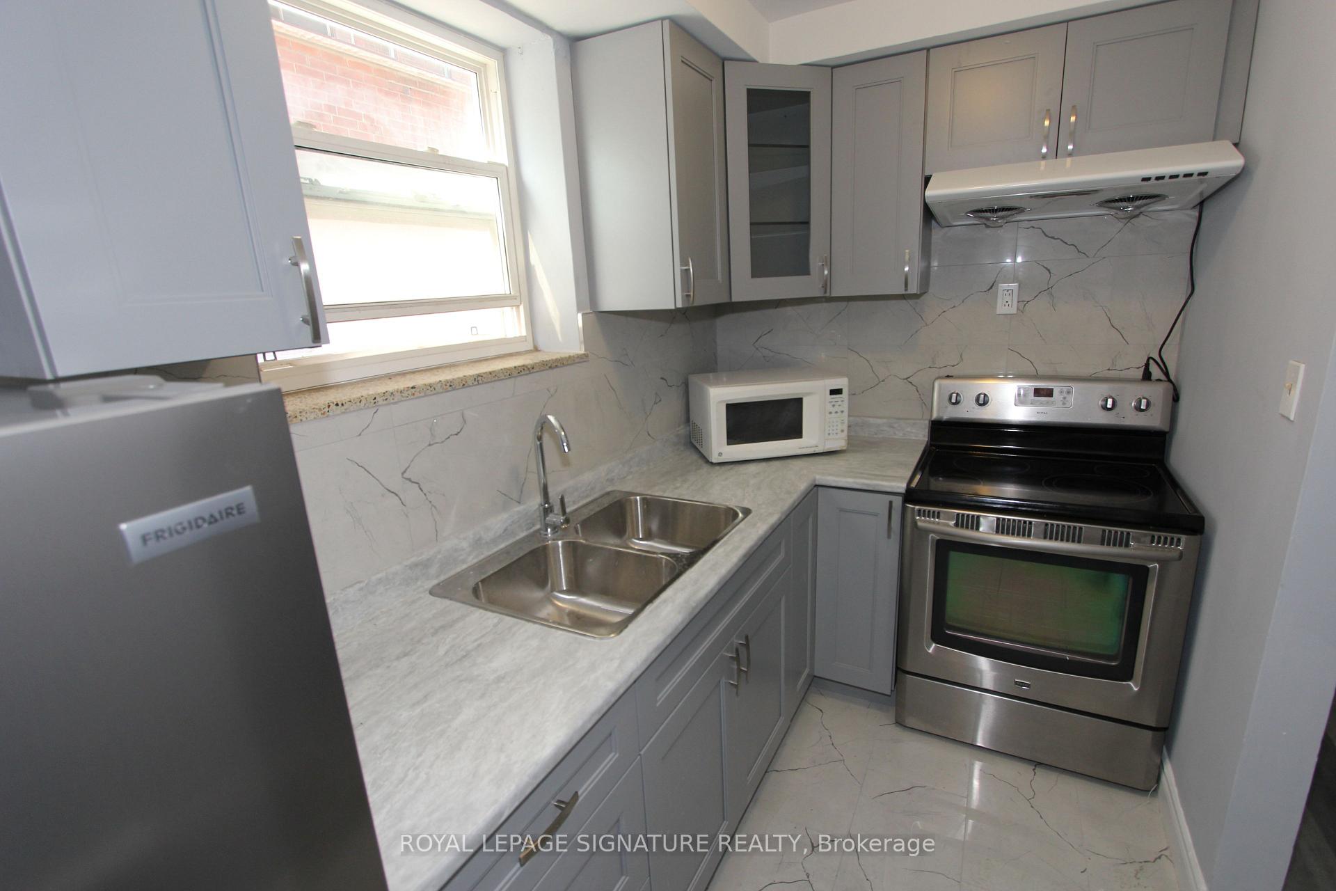 Photo 2 of Unit 1, 31 Fifteenth Street, Etobicoke, New Toronto — HOMEH