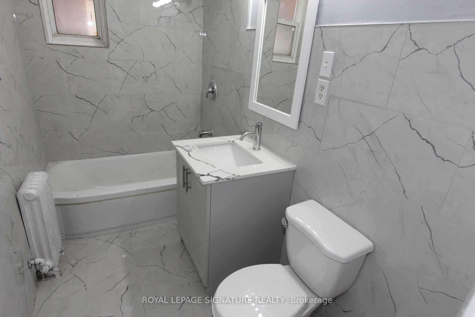 Photo 4 of Unit 1, 31 Fifteenth Street, Etobicoke, New Toronto — HOMEH