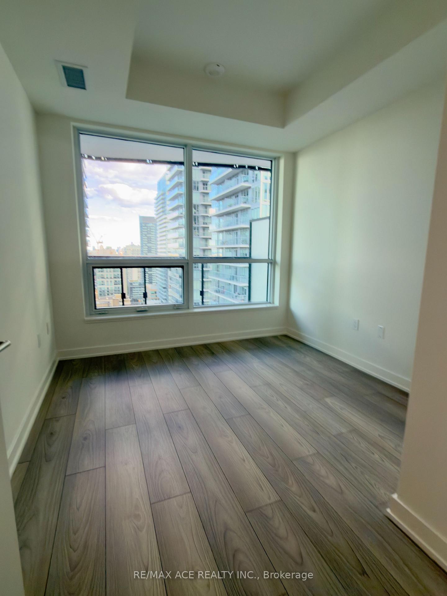Photo 5 of Unit 2213, 110 Broadway Avenue, Toronto, Mount Pleasant West — HOMEH