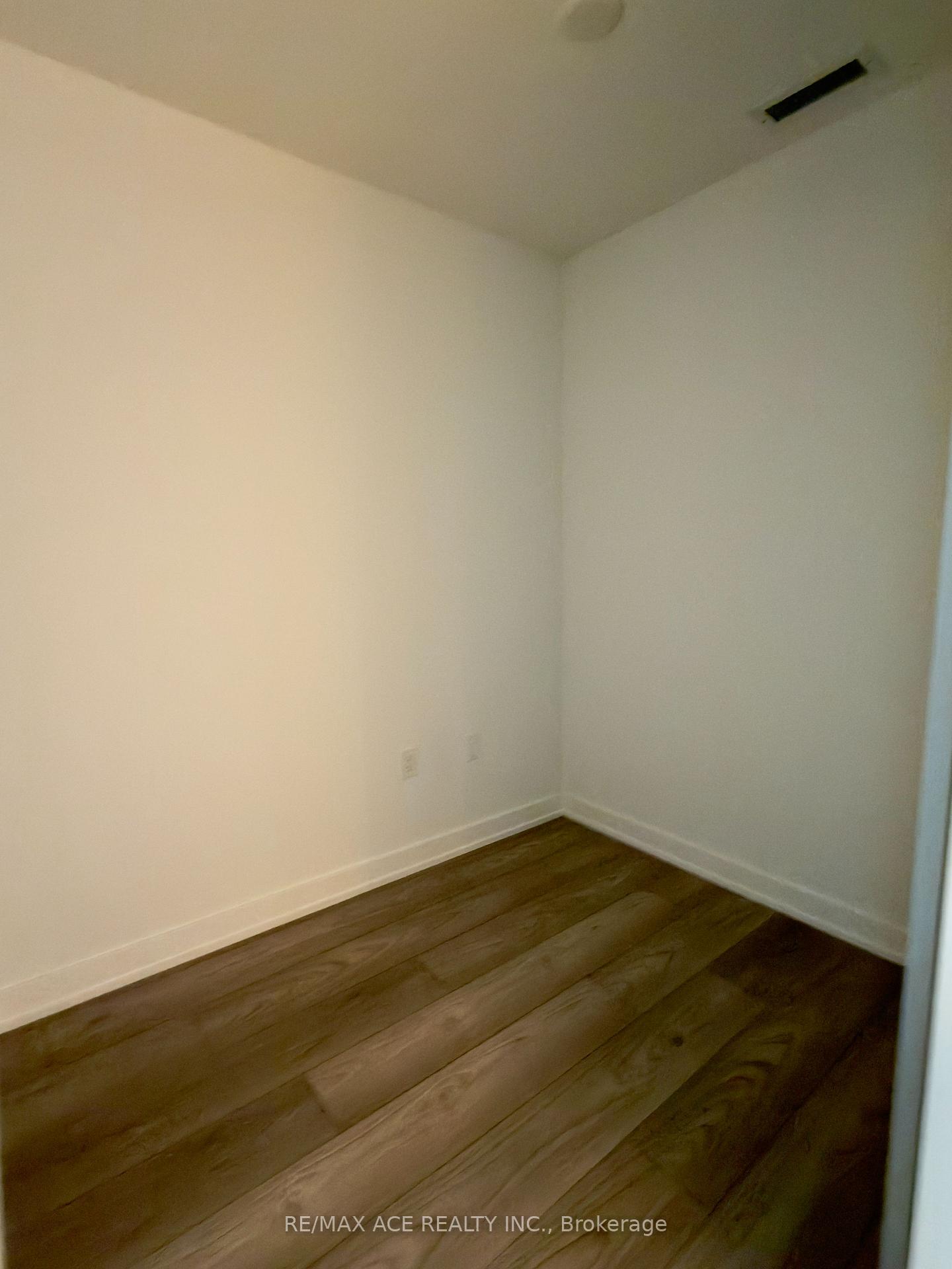 Photo 6 of Unit 2213, 110 Broadway Avenue, Toronto, Mount Pleasant West — HOMEH