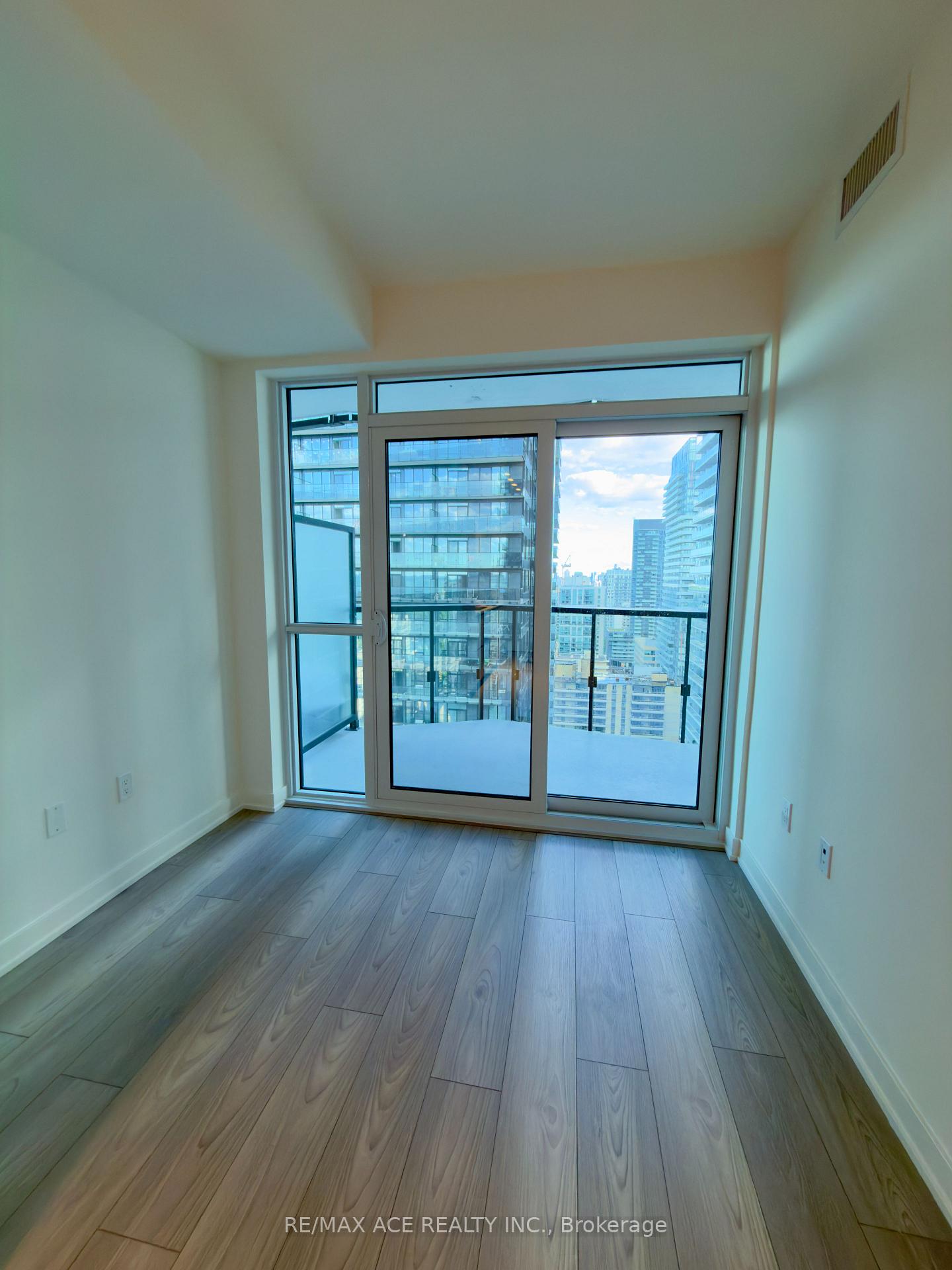 Photo 9 of Unit 2213, 110 Broadway Avenue, Toronto, Mount Pleasant West — HOMEH