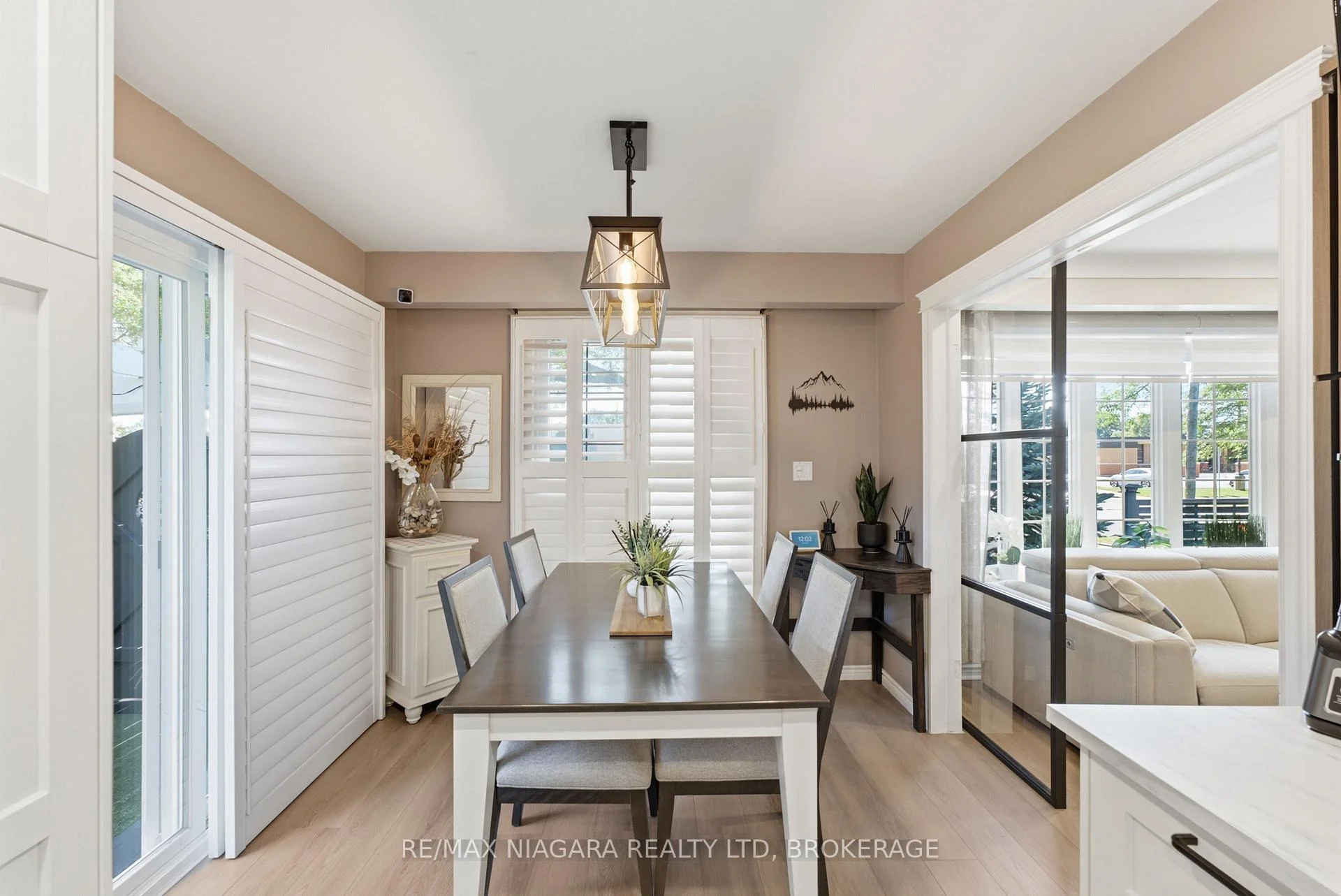 Photo 3 of 3267 Cattell Drive, Niagara Falls, Chippawa — HOMEH