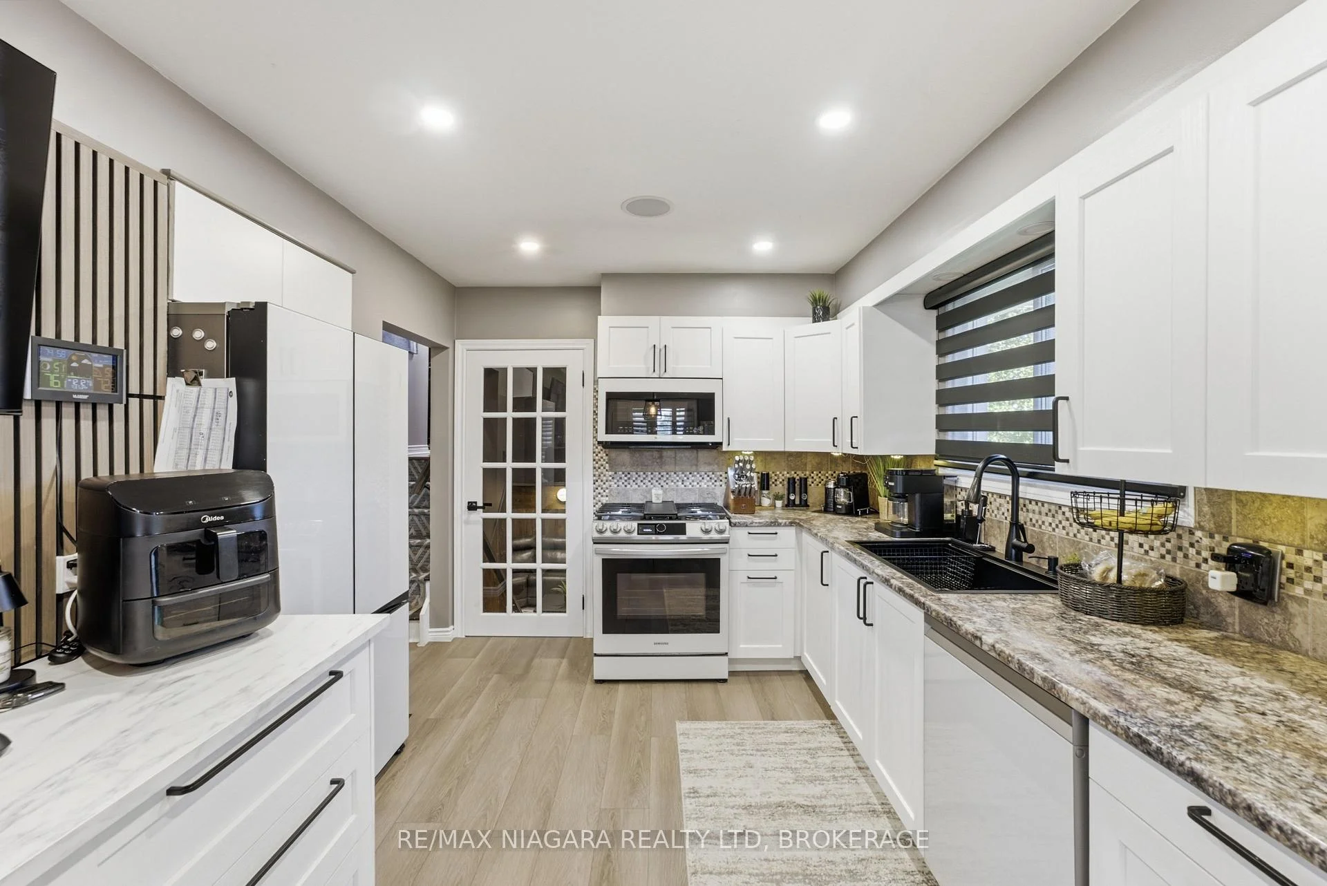 Photo 4 of 3267 Cattell Drive, Niagara Falls, Chippawa — HOMEH