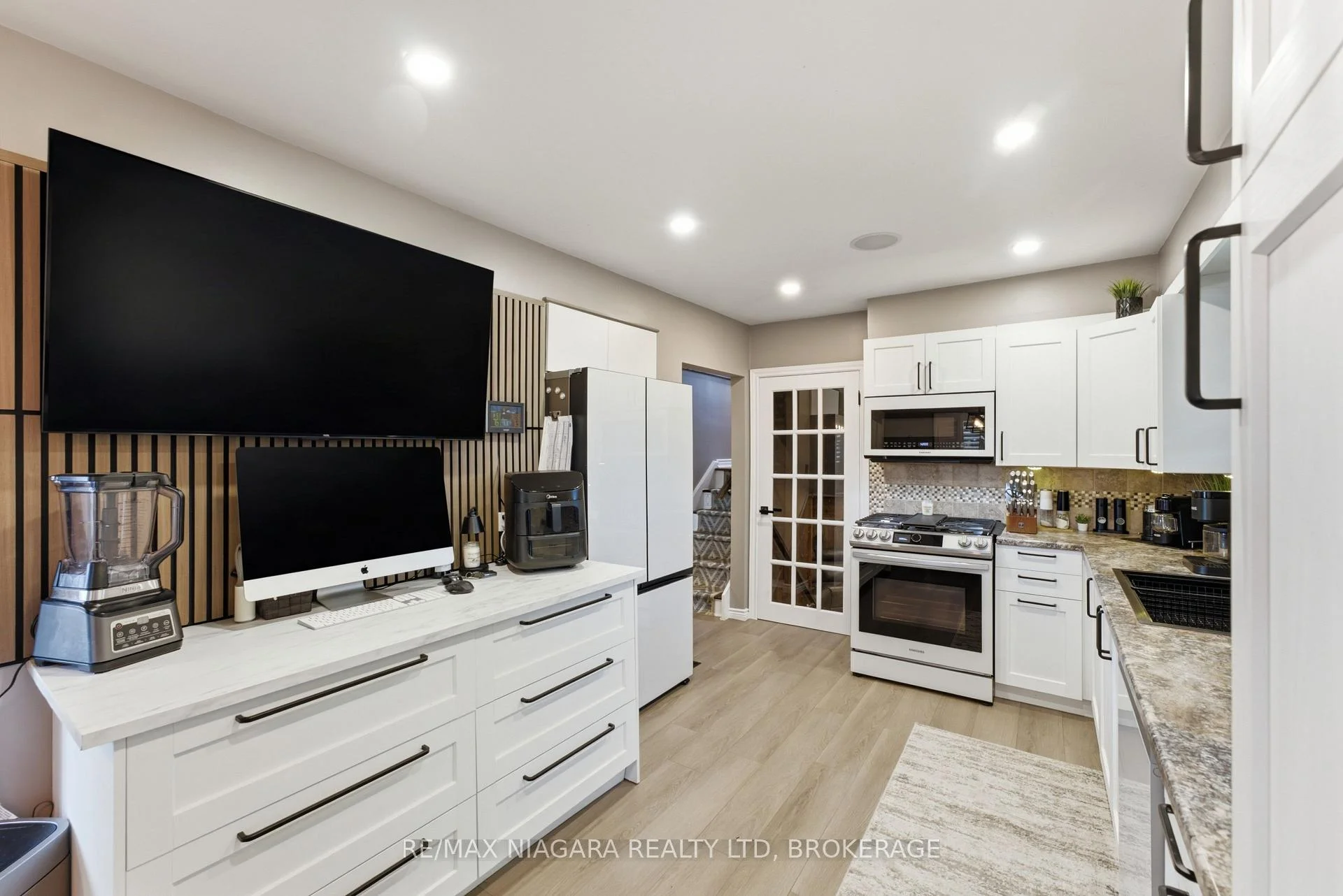 Photo 13 of 3267 Cattell Drive, Niagara Falls, Chippawa — HOMEH