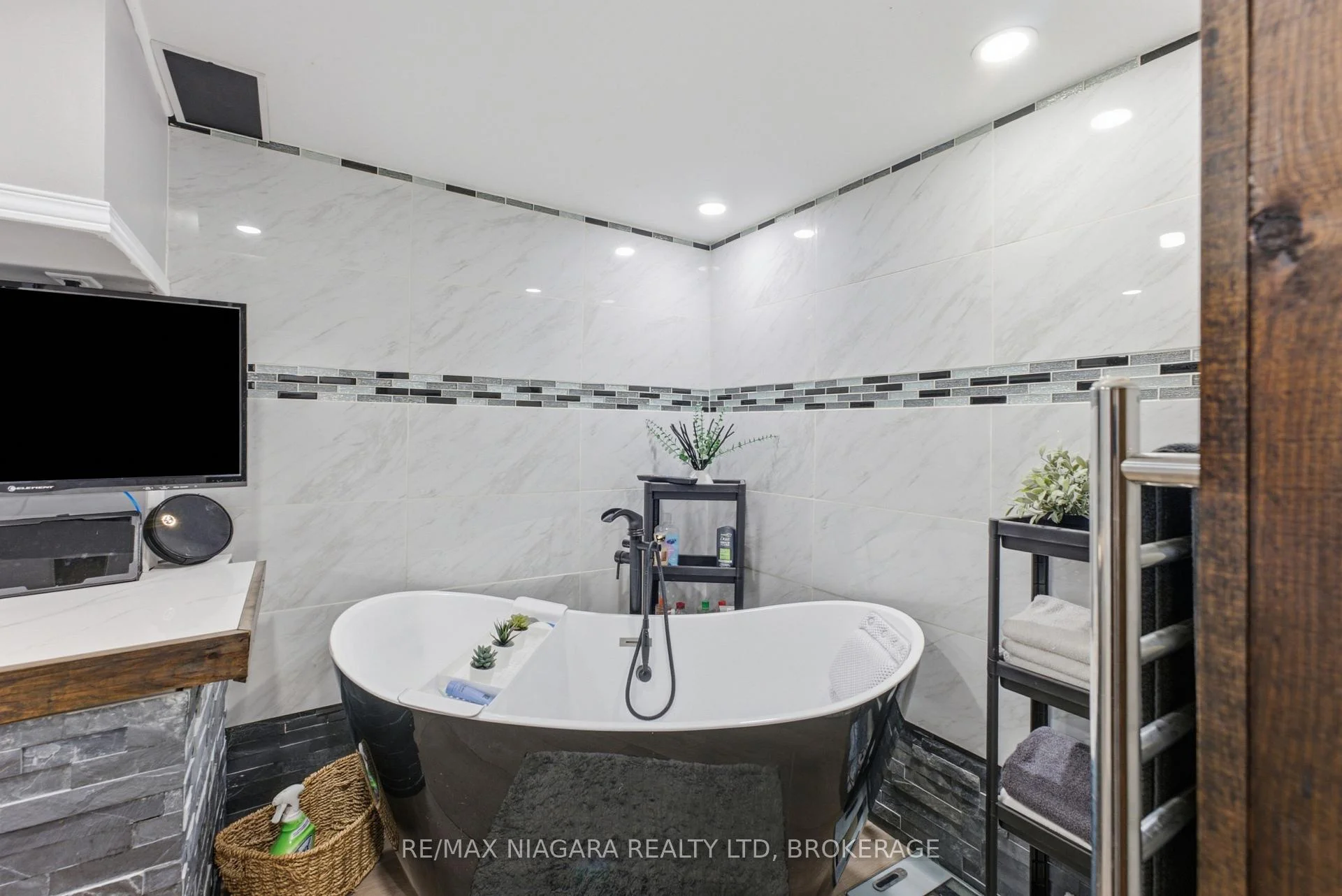 Photo 57 of 3267 Cattell Drive, Niagara Falls, Chippawa — HOMEH
