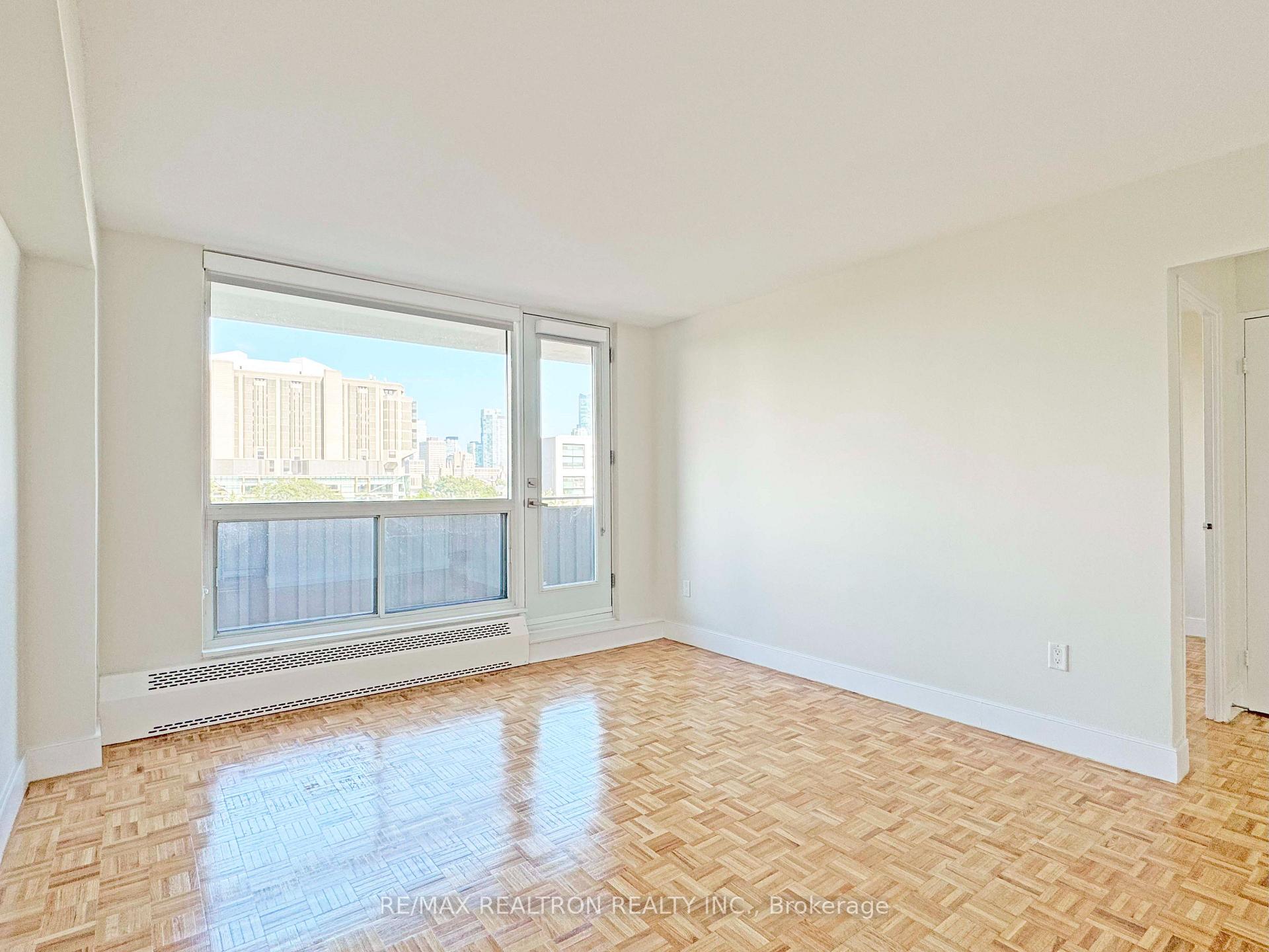 Photo 4 of Unit 1106, 666 Spadina Avenue, Toronto, University — HOMEH