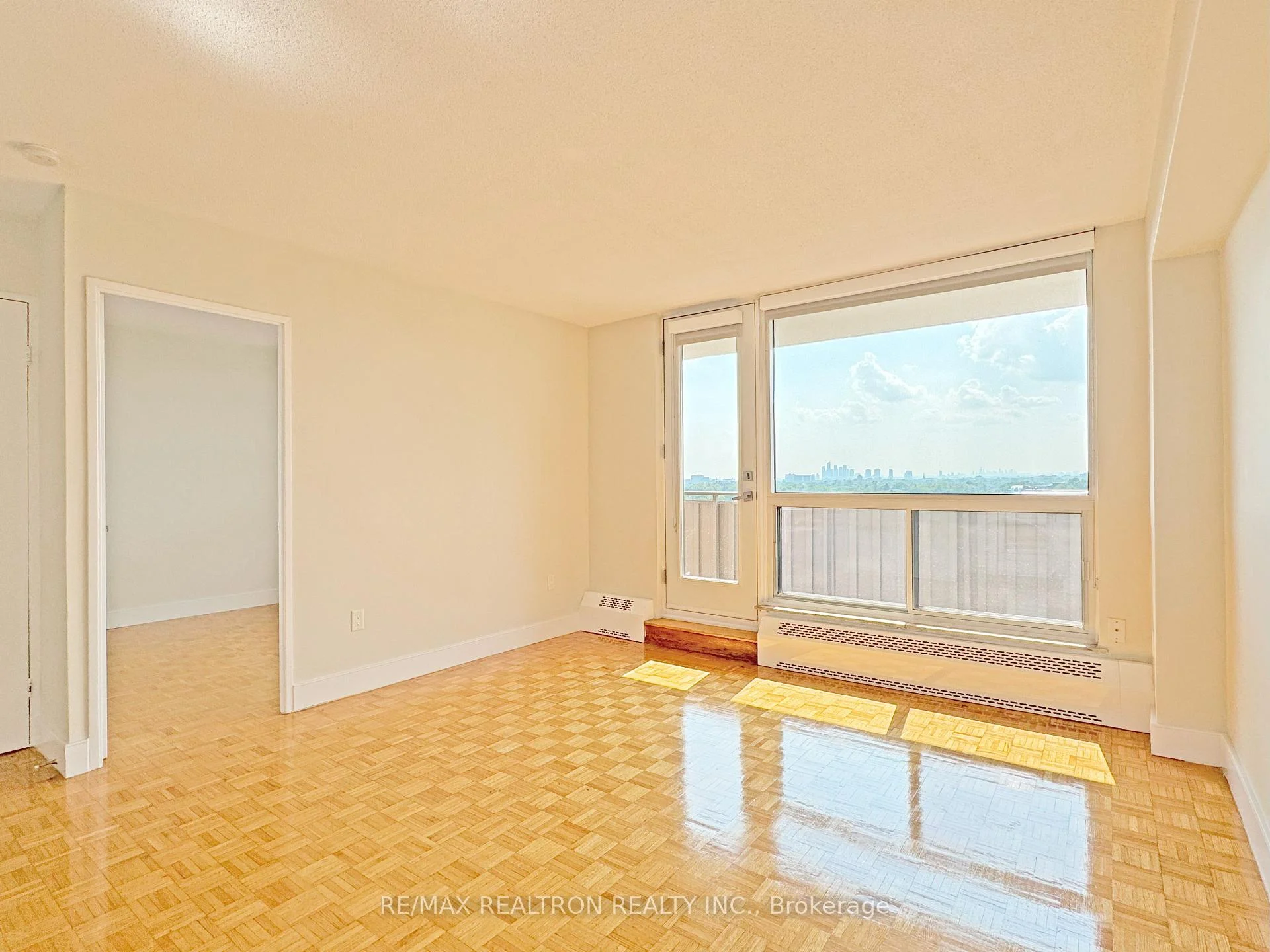Photo 5 of Unit 1106, 666 Spadina Avenue, Toronto, University — HOMEH