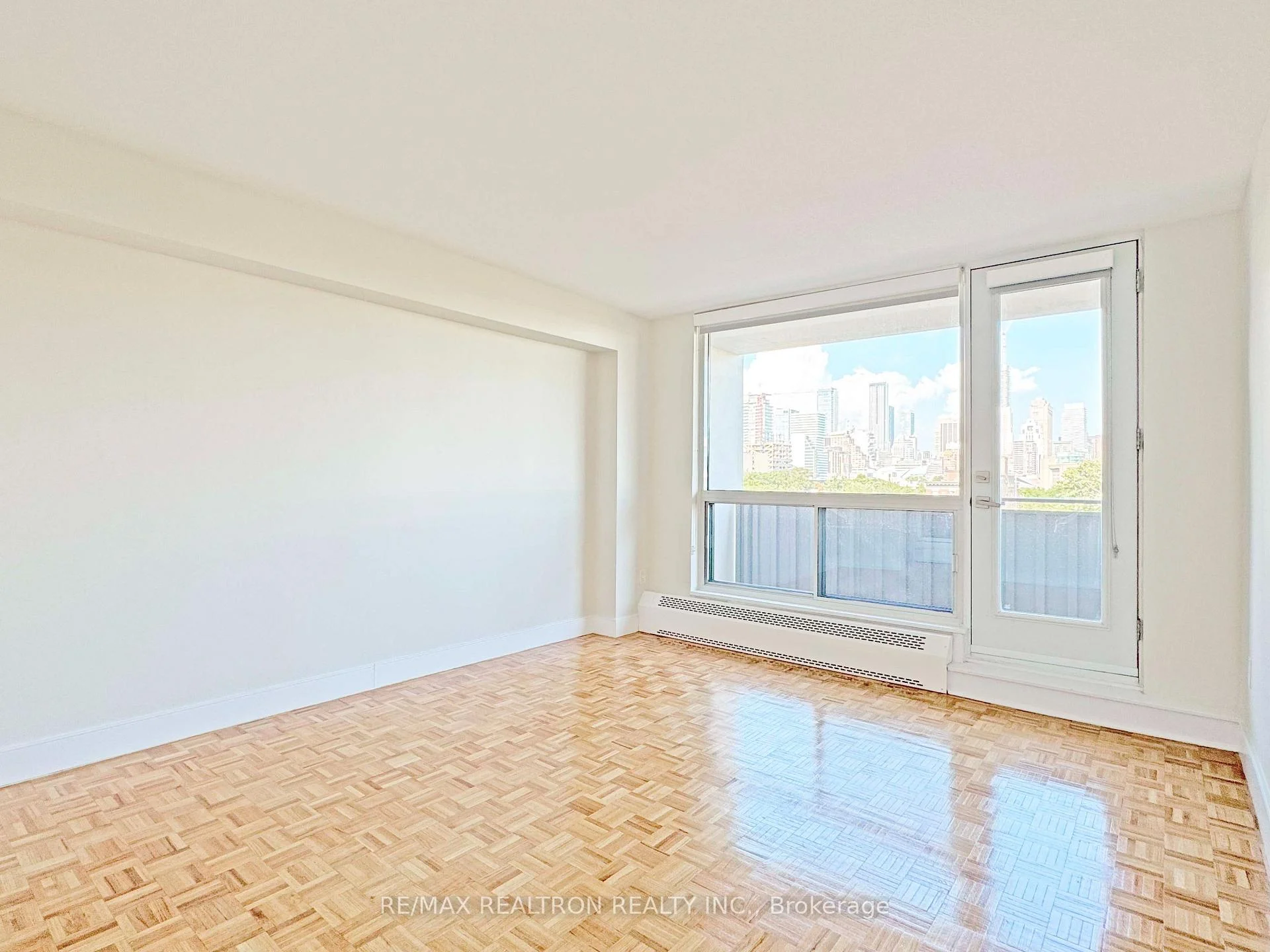 Photo 6 of Unit 1106, 666 Spadina Avenue, Toronto, University — HOMEH