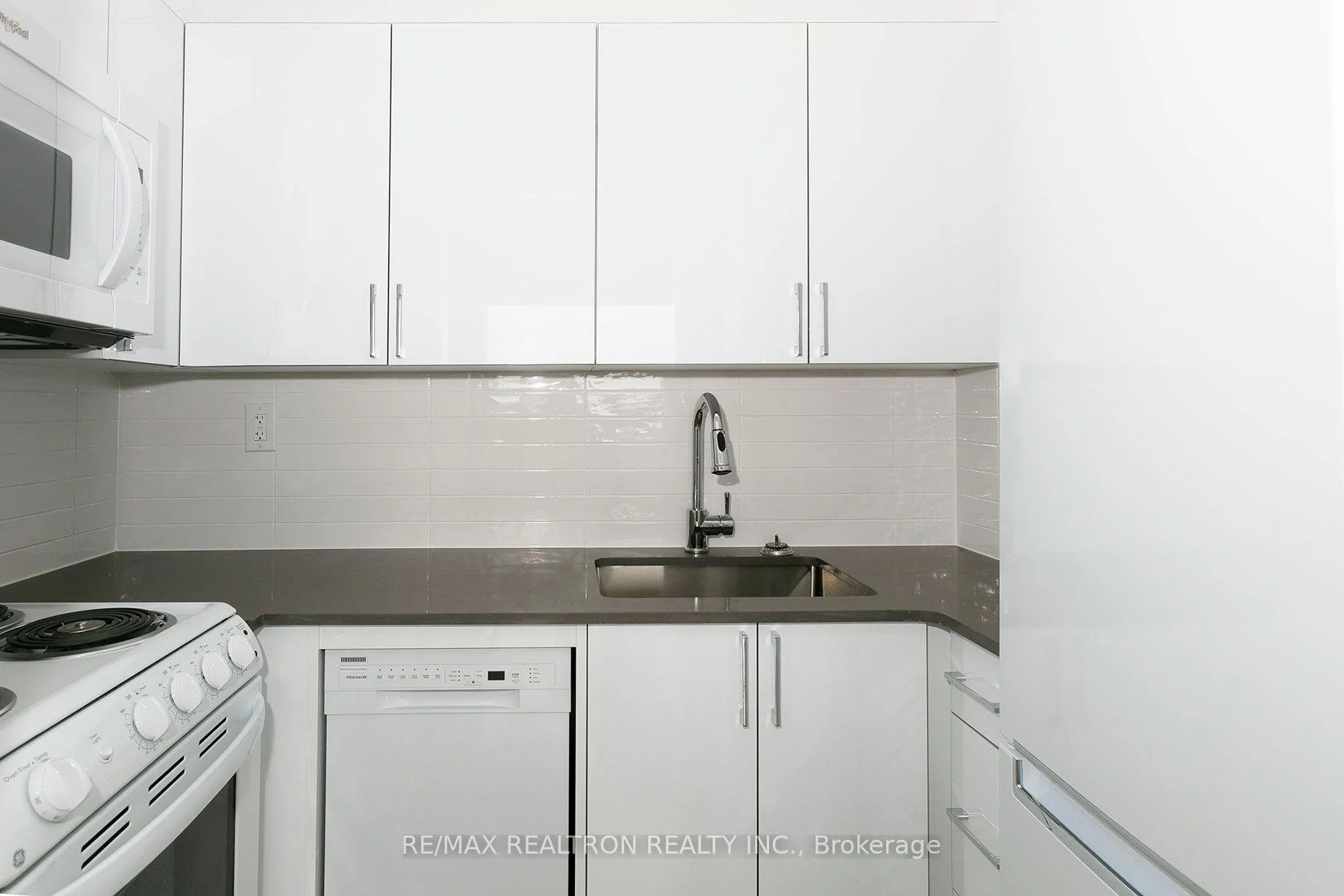 Photo 7 of Unit 1106, 666 Spadina Avenue, Toronto, University — HOMEH