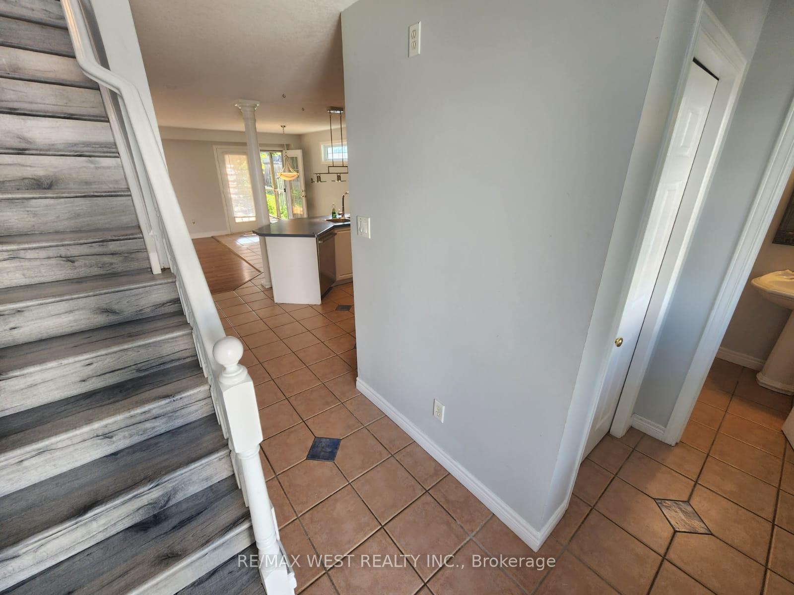 Photo 2 of 792 Butternut Avenue, Waterloo, Clair Hills — HOMEH