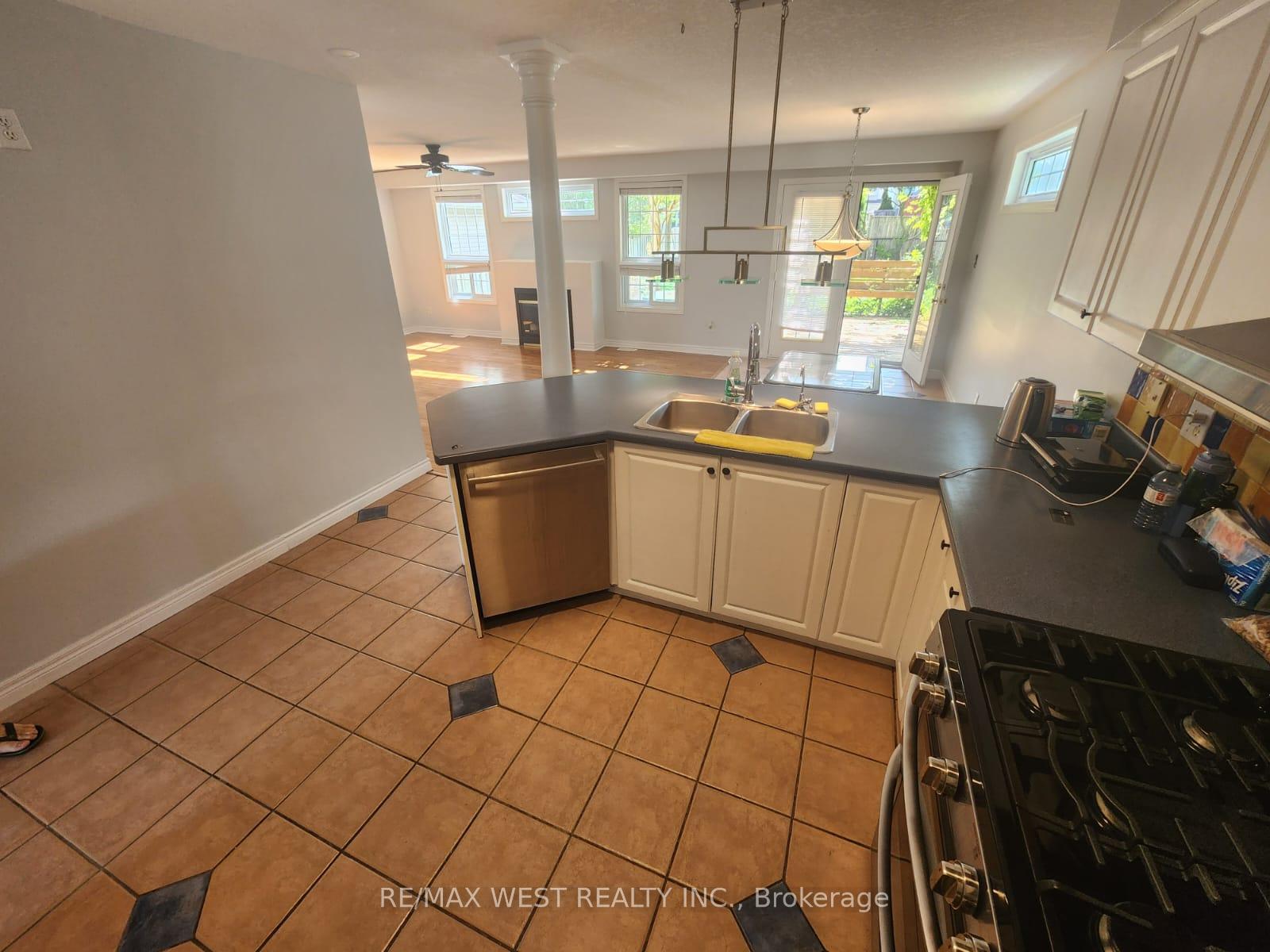 Photo 4 of 792 Butternut Avenue, Waterloo, Clair Hills — HOMEH