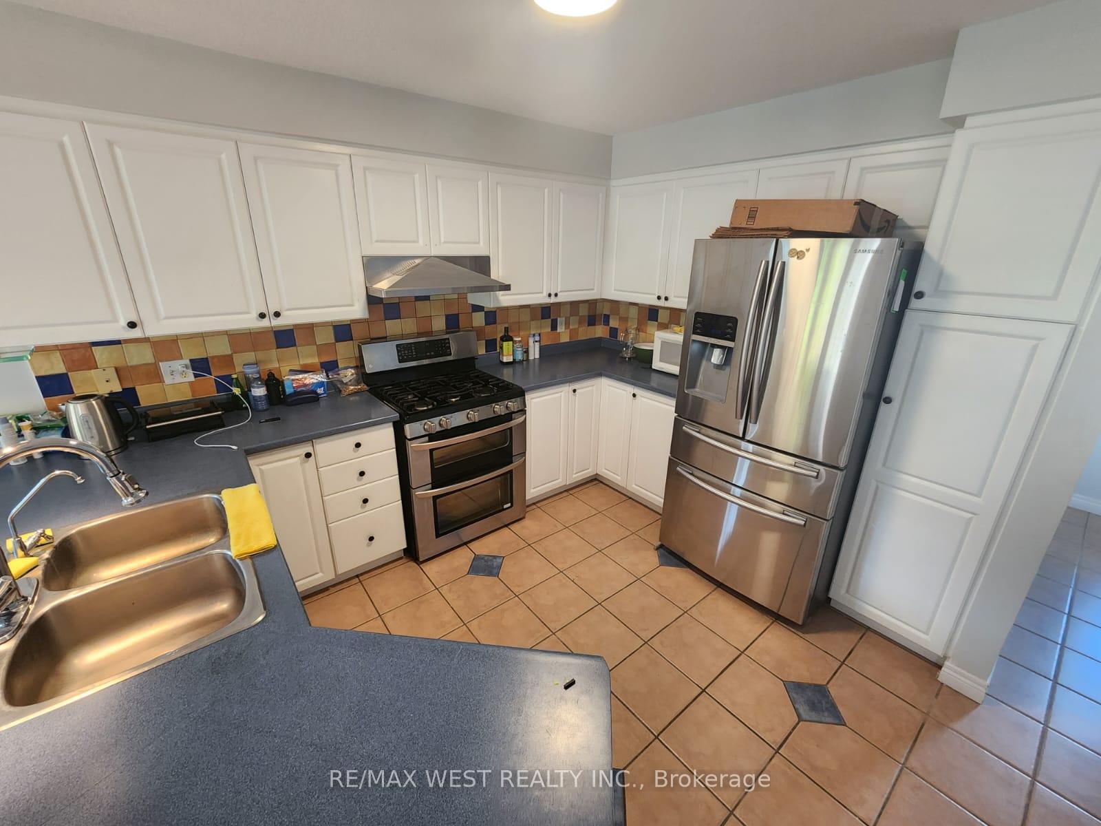 Photo 5 of 792 Butternut Avenue, Waterloo, Clair Hills — HOMEH