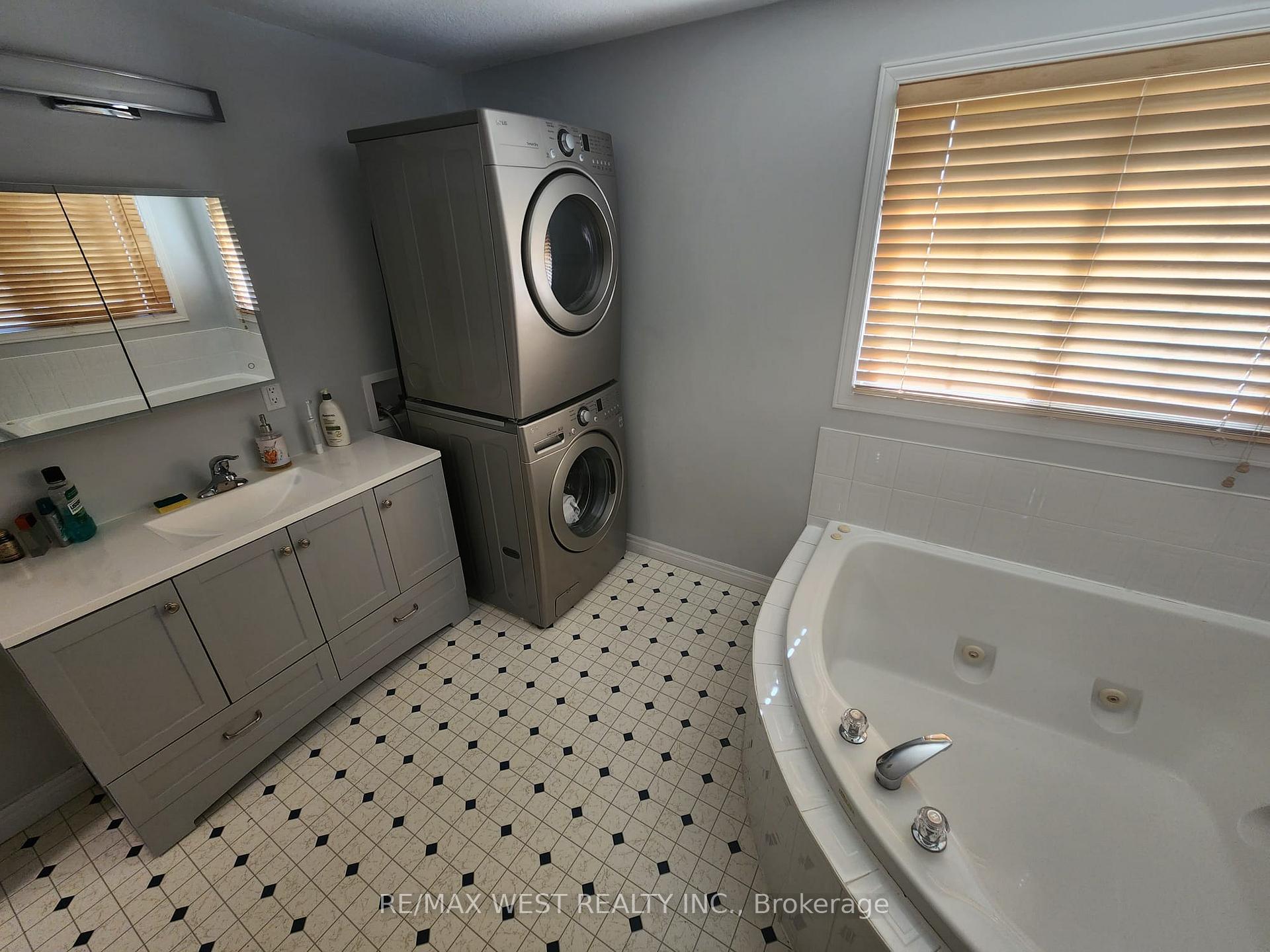 Photo 18 of 792 Butternut Avenue, Waterloo, Clair Hills — HOMEH