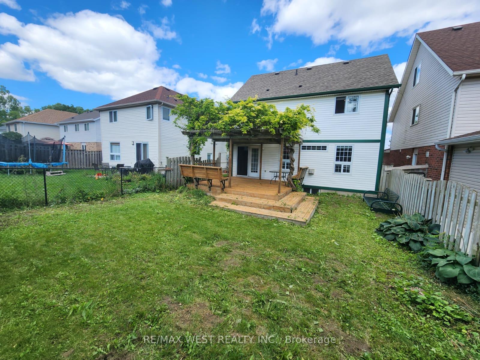 Photo 36 of 792 Butternut Avenue, Waterloo, Clair Hills — HOMEH