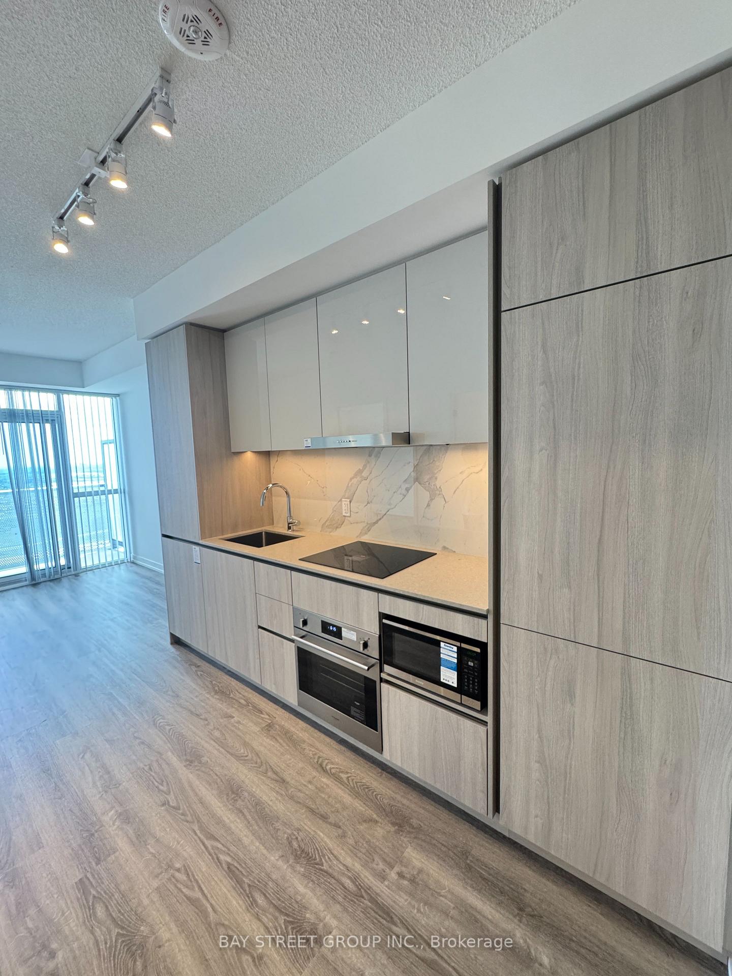 Photo 8 of Unit 5510, 8 Interchange Way, Vaughan, Vaughan Corporate Centre — HOMEH