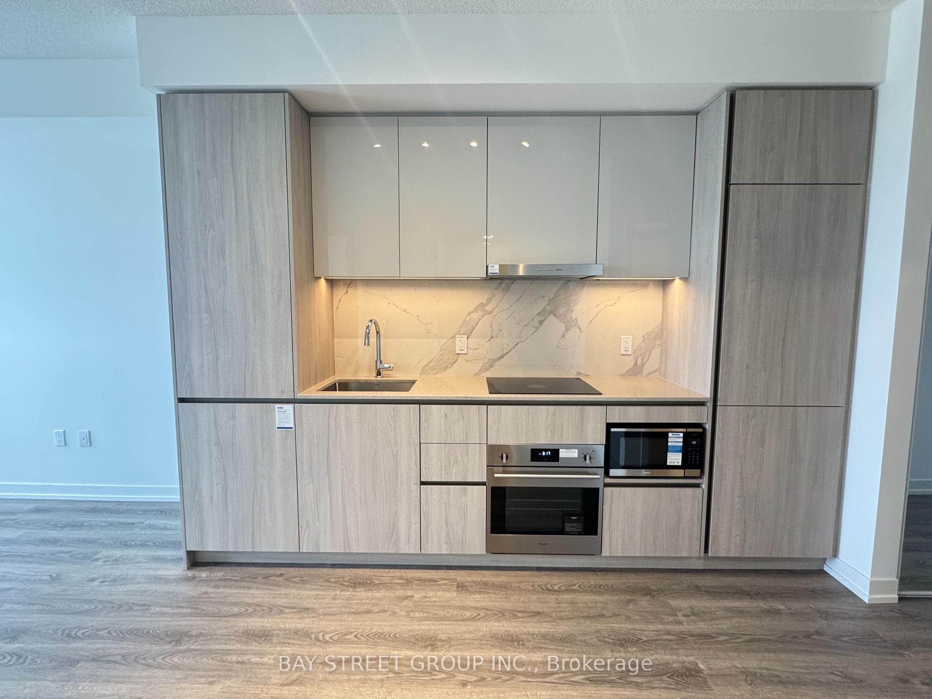 Photo 9 of Unit 5510, 8 Interchange Way, Vaughan, Vaughan Corporate Centre — HOMEH