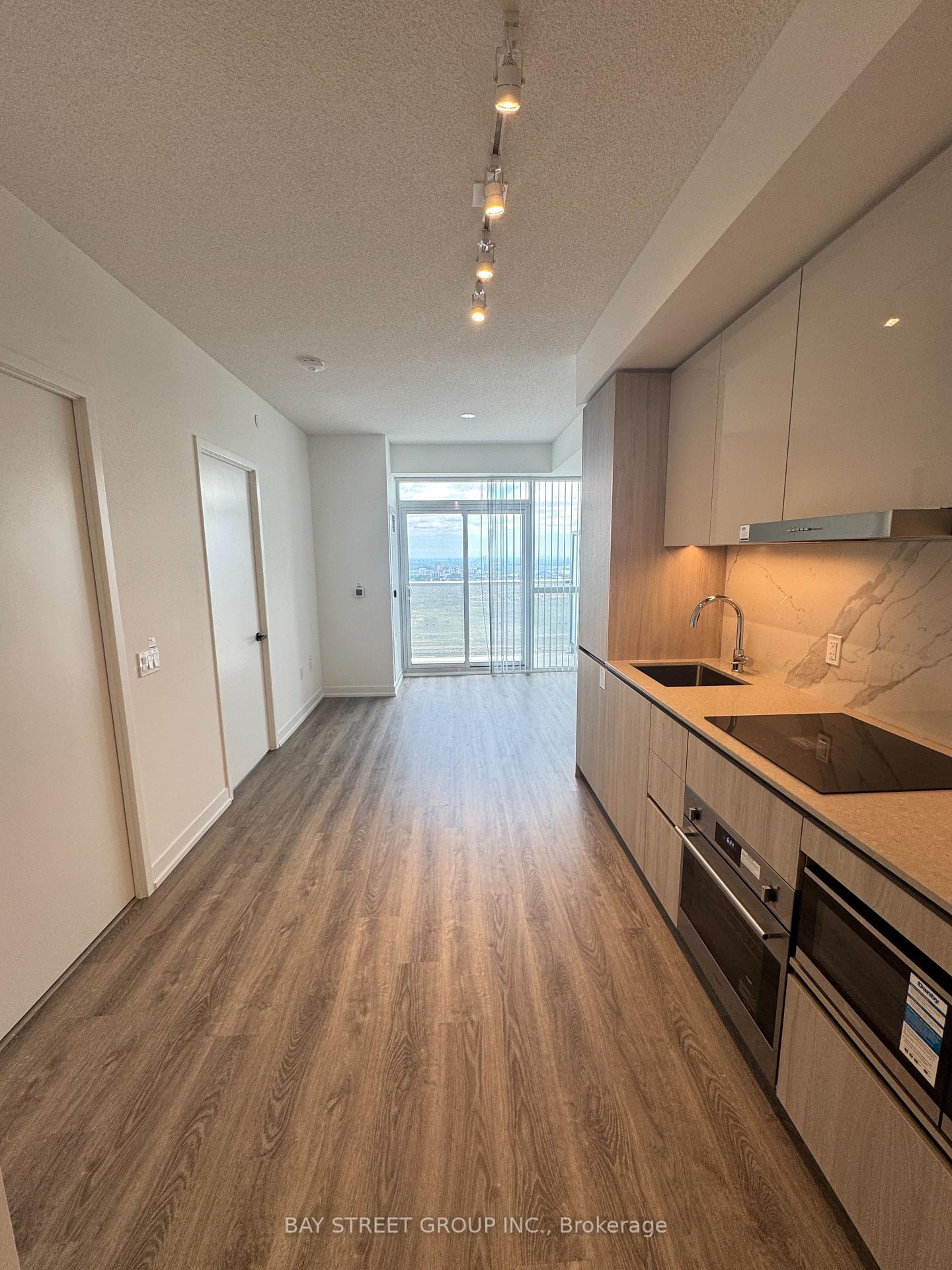Photo 10 of Unit 5510, 8 Interchange Way, Vaughan, Vaughan Corporate Centre — HOMEH