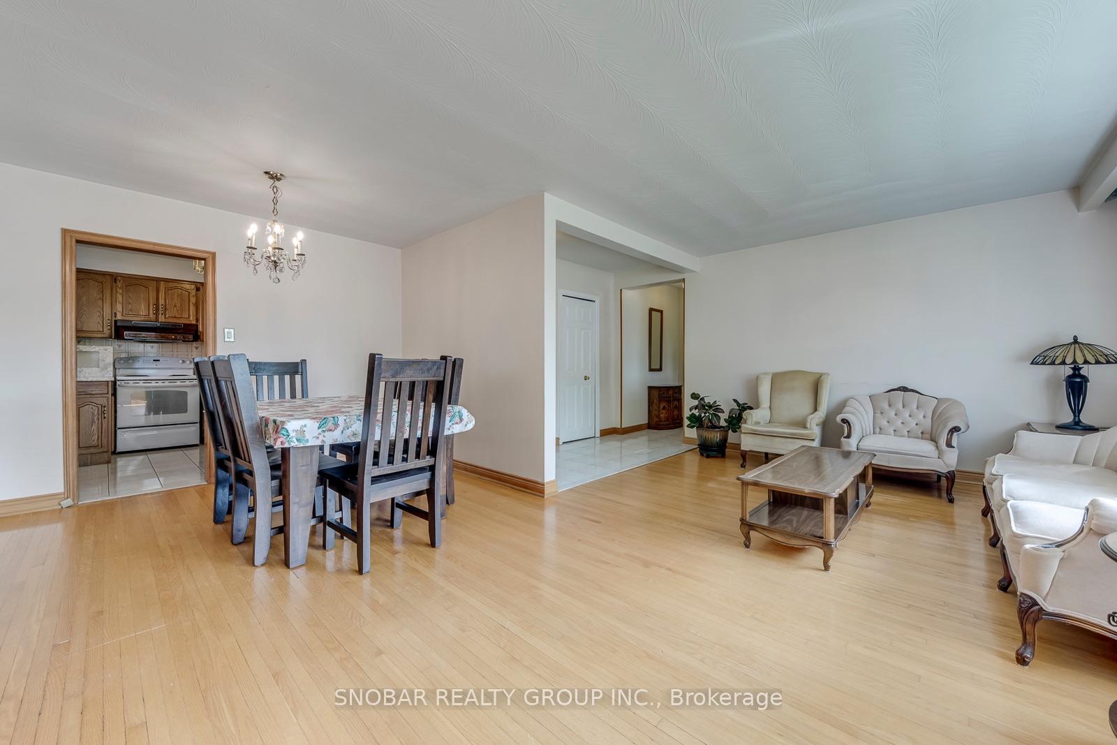Photo 5 of 22 Thelmere Place, Etobicoke, Willowridge-Martingrove-Richview — HOMEH