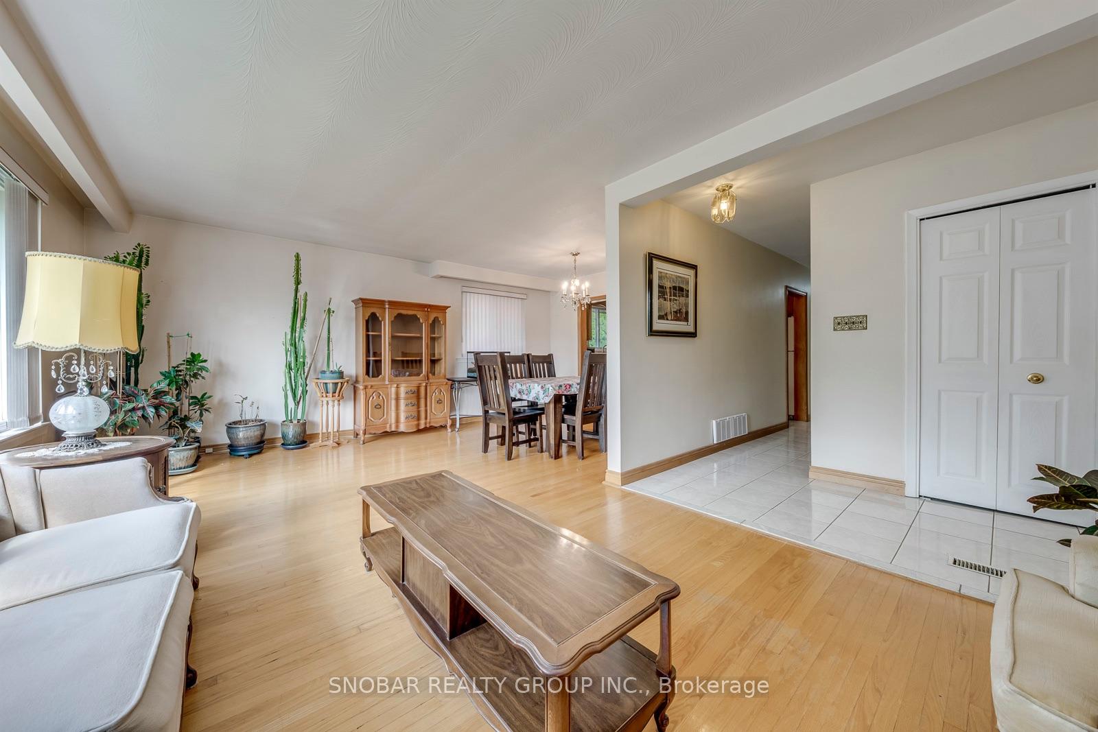 Photo 6 of 22 Thelmere Place, Etobicoke, Willowridge-Martingrove-Richview — HOMEH