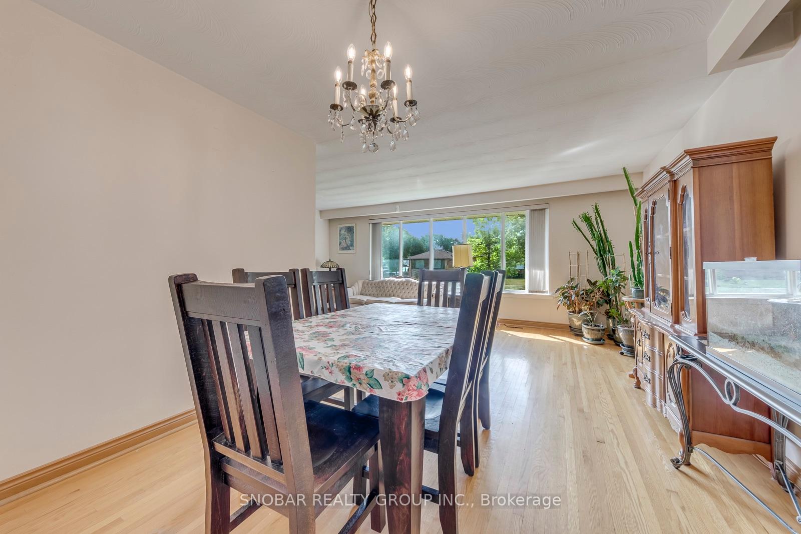 Photo 8 of 22 Thelmere Place, Etobicoke, Willowridge-Martingrove-Richview — HOMEH