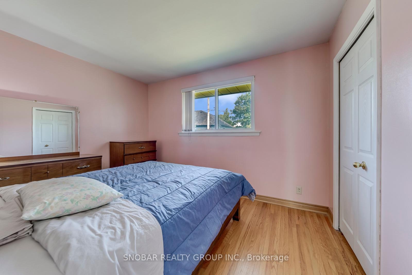 Photo 13 of 22 Thelmere Place, Etobicoke, Willowridge-Martingrove-Richview — HOMEH