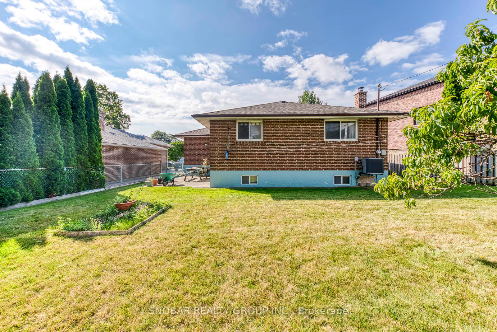 Photo 26 of 22 Thelmere Place, Etobicoke, Willowridge-Martingrove-Richview — HOMEH