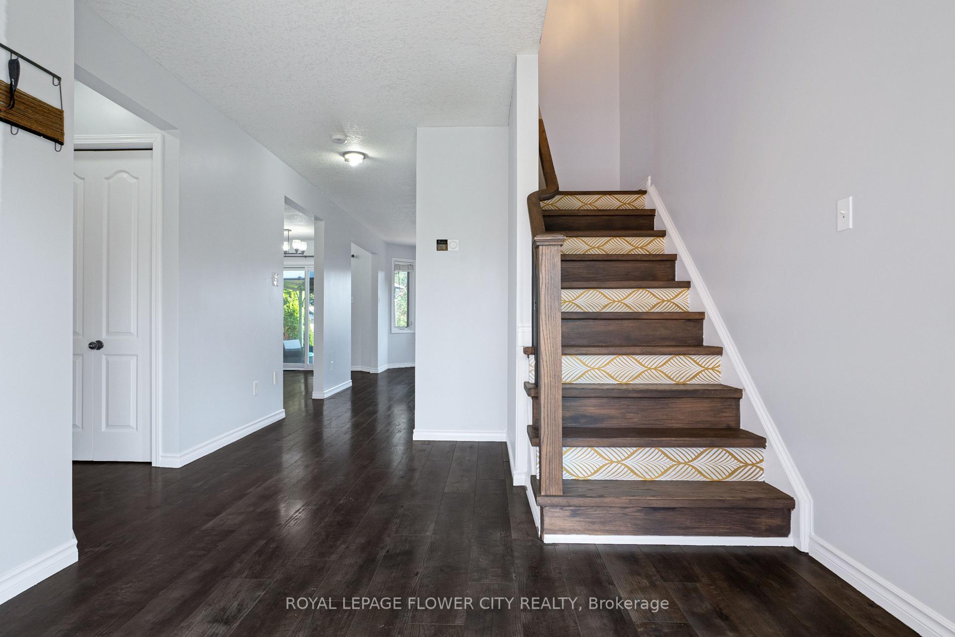 Photo 5 of 99 Windflower Drive, Kitchener, Larentian West — HOMEH