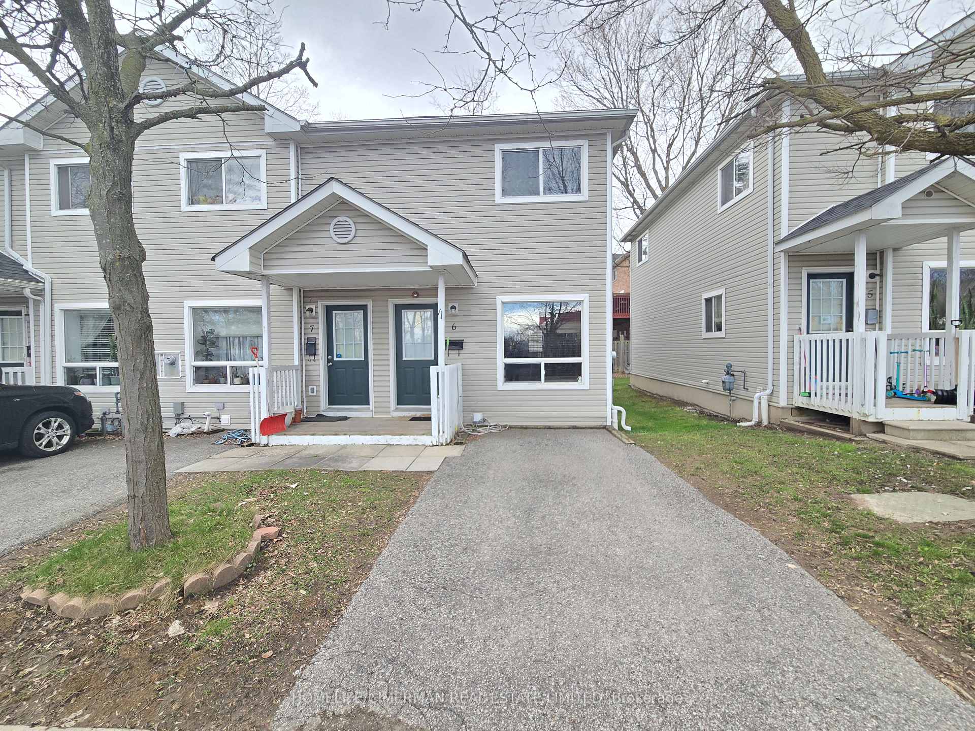 Front of Unit 6, 4277 Lawrence Avenue E