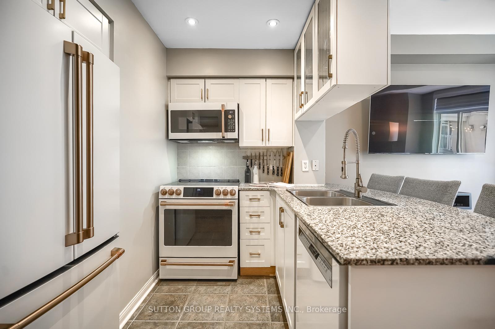 Photo 15 of Unit 323, 32 Stadium Road, Toronto, Niagara — HOMEH