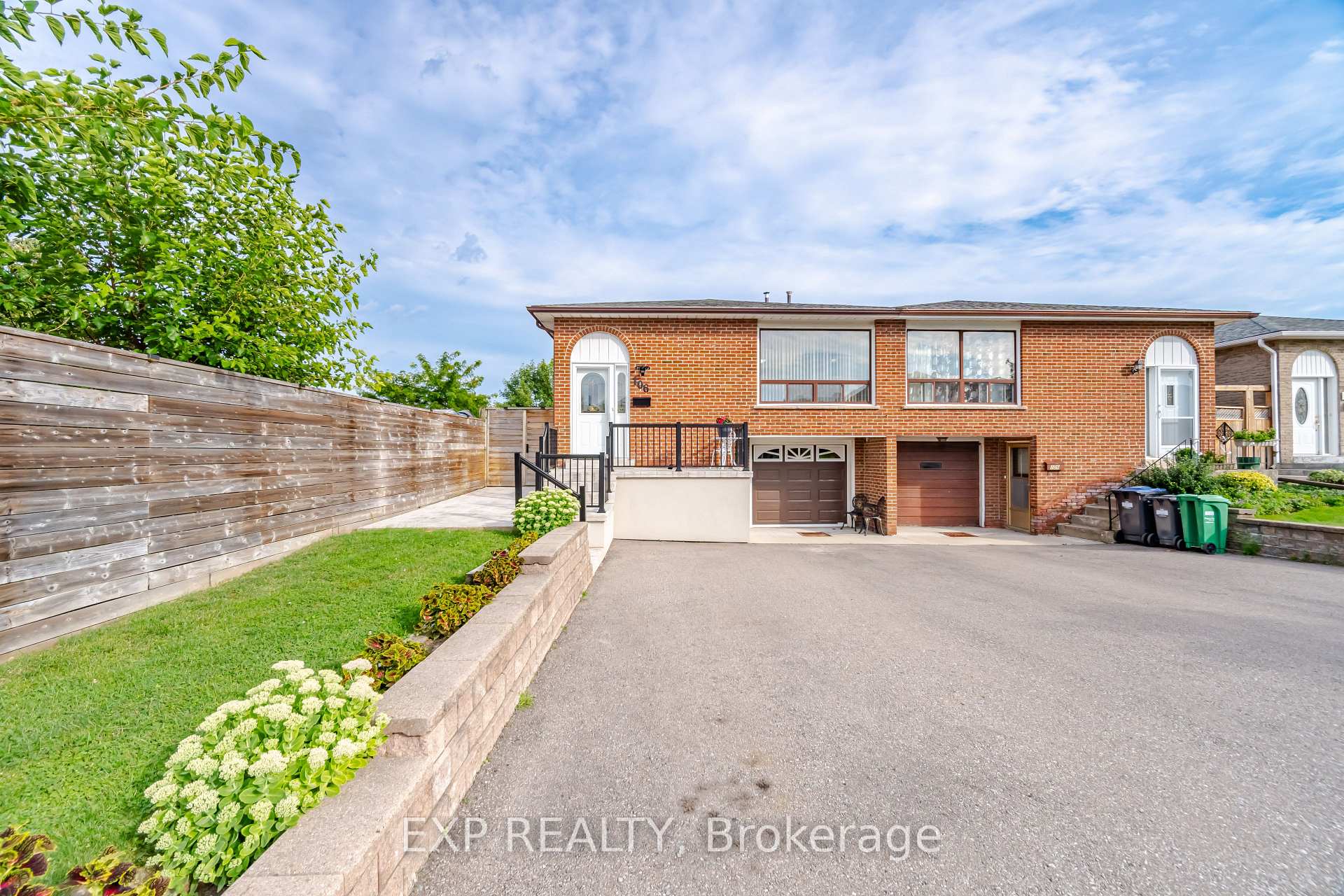 Photo 1 of 106 Hanson Road, Mississauga, Fairview — HOMEH