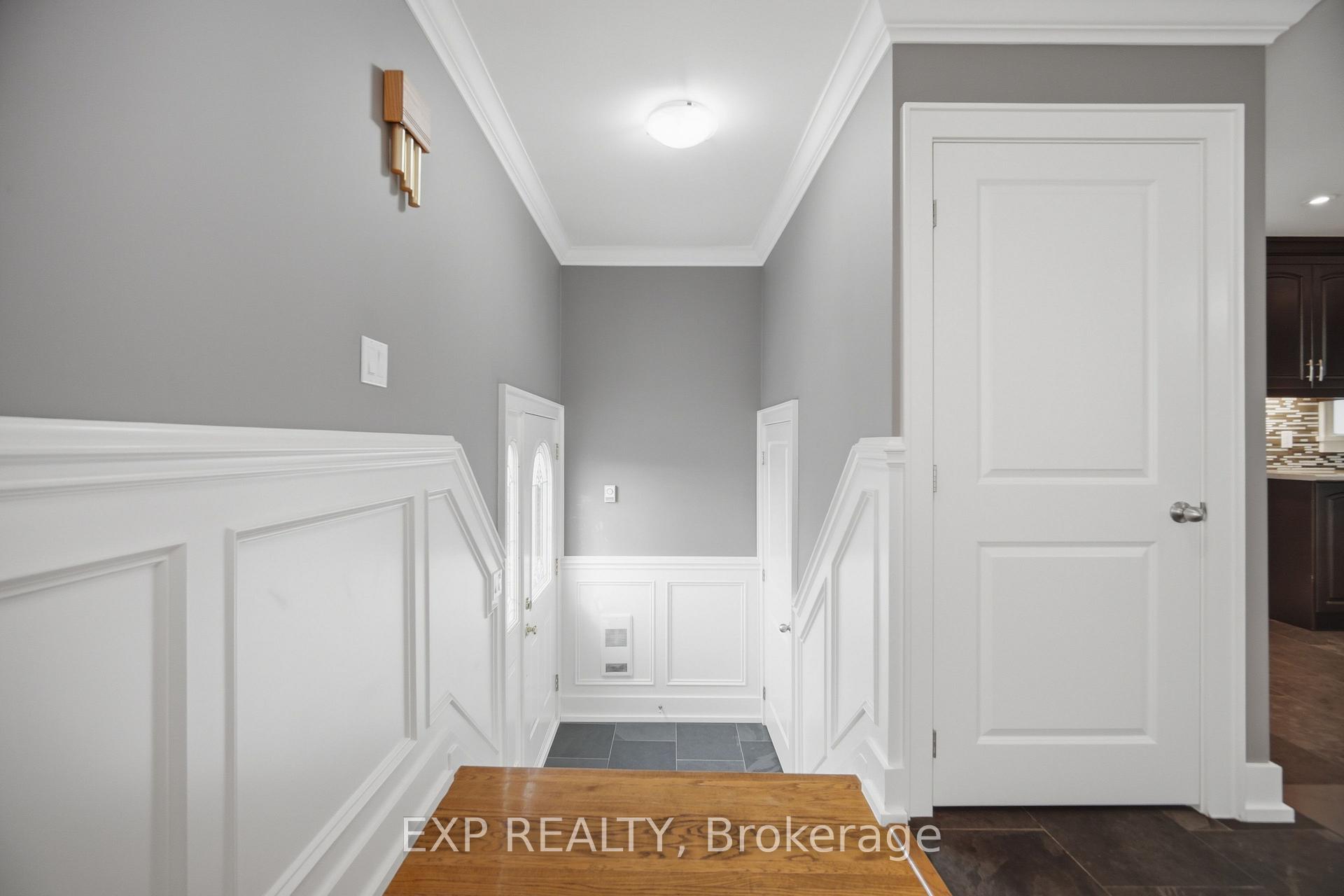 Photo 4 of 106 Hanson Road, Mississauga, Fairview — HOMEH