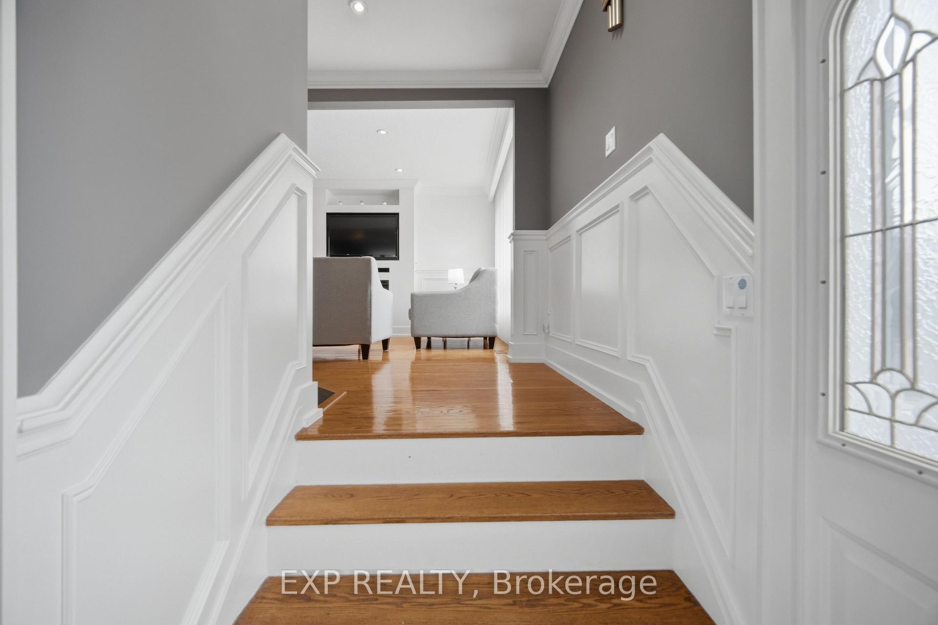 Photo 5 of 106 Hanson Road, Mississauga, Fairview — HOMEH